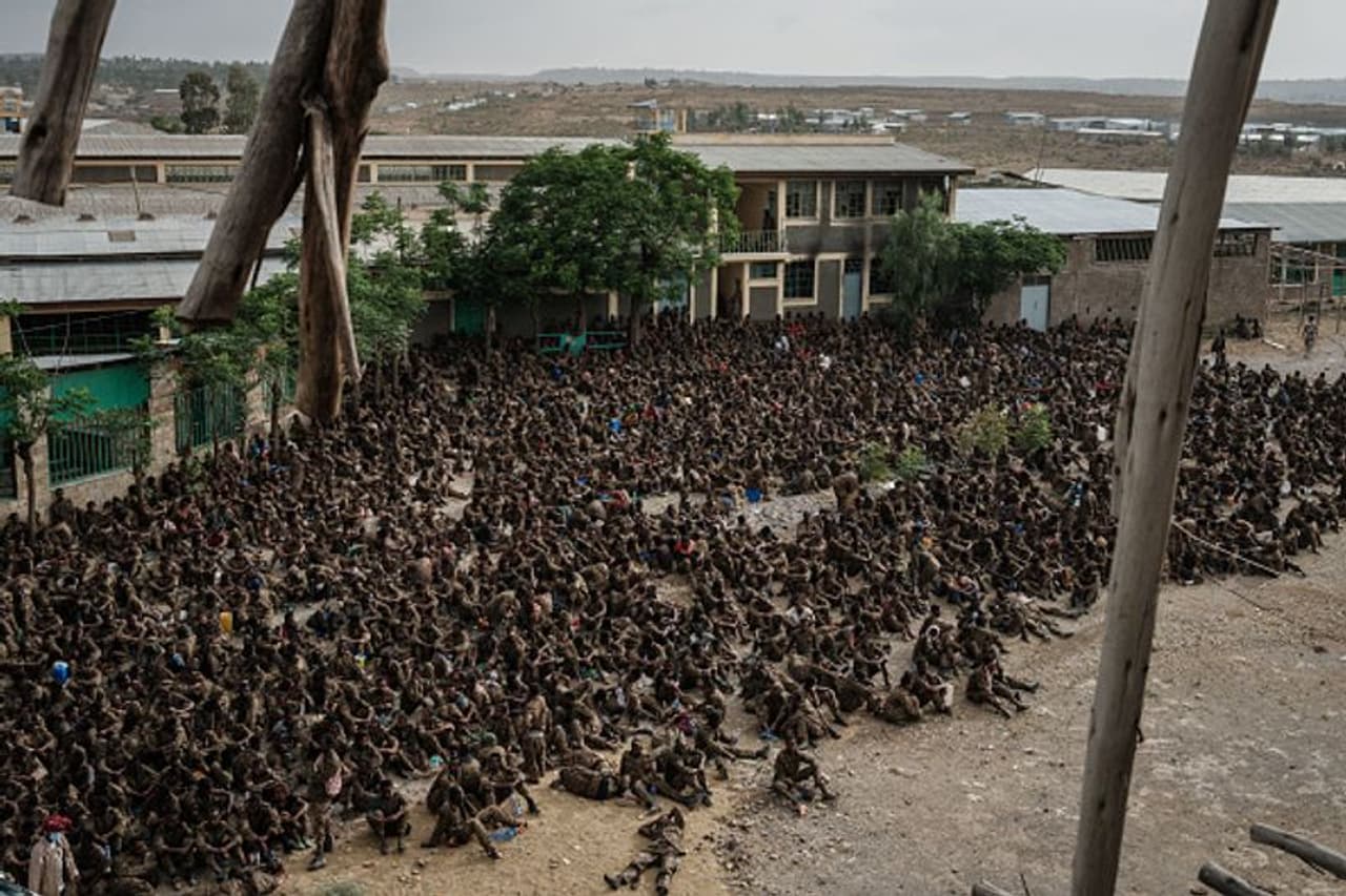 <p>ടിഗ്രേയിലെ ജനങ്ങള്ക്കിടയില് ആഴത്തില് വേരോട്ടമുള്ള വിമത സേനയാണ് ടിഗ്രേ പീപ്പിൾസ് ലിബറേഷൻ ഫ്രണ്ട് (ടിപിഎൽഎഫ്). ഈ ജനസ്വാധീനമുപയോഗിച്ചാണ് വിമത സേന ടിഗ്രേയിലെ ഭൂരിഭാഗം പ്രദേശങ്ങളും കീഴടക്കിയതെന്നാണ് വിദേശ മാധ്യമങ്ങളില് റിപ്പോര്ട്ട് ചെയ്യുന്നത്. </p> <p>ടിഗ്രേയിലെ ജനങ്ങള്ക്കിടയില് ആഴത്തില് വേരോട്ടമുള്ള വിമത സേനയാണ് ടിഗ്രേ പീപ്പിൾസ് ലിബറേഷൻ ഫ്രണ്ട് (ടിപിഎൽഎഫ്). ഈ ജനസ്വാധീനമുപയോഗിച്ചാണ് വിമത സേന ടിഗ്രേയിലെ ഭൂരിഭാഗം പ്രദേശങ്ങളും കീഴടക്കിയതെന്നാണ് വിദേശ മാധ്യമങ്ങളില് റിപ്പോര്ട്ട് ചെയ്യുന്നത്. </p>