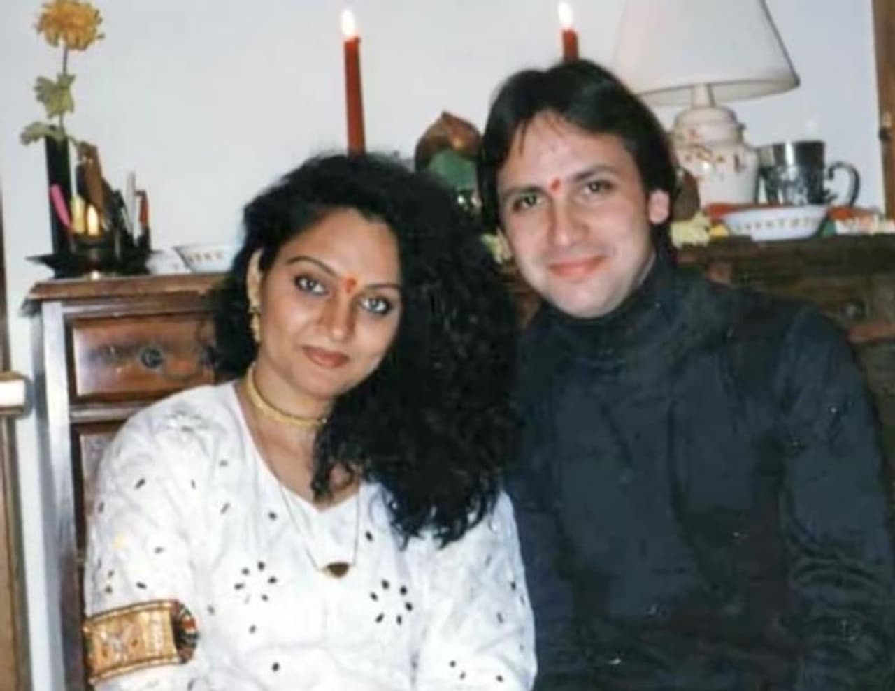 <p>சூப்பர் ஸ்டார் ரஜினிகாந்துடன் தில்லு முள்ளு, கமலஹாசனுடன் காக்கி சட்டை போன்ற பல சூப்பர் ஹிட் படங்களில் நடித்து பிரபலமானவர் நடிகை மாதவி.</p> <p>சூப்பர் ஸ்டார் ரஜினிகாந்துடன் தில்லு முள்ளு, கமலஹாசனுடன் காக்கி சட்டை போன்ற பல சூப்பர் ஹிட் படங்களில் நடித்து பிரபலமானவர் நடிகை மாதவி.</p>