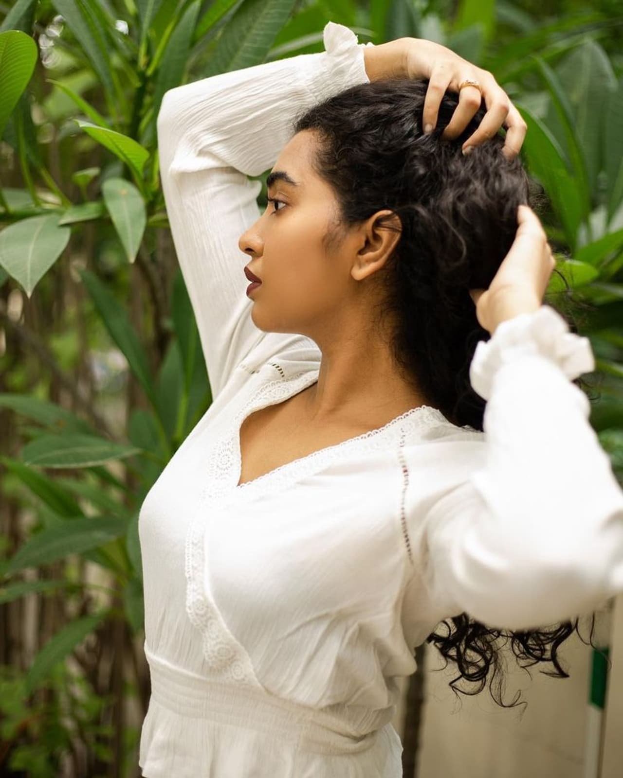 రాజశేఖర్ తనయ శివాత్మిక వర్షా కాలంలో ఉక్కపోత పెంచుతుంది. వేసవి నుంచి ఇప్పుడిప్పుడే తేరుకుంటున్న నేపథ్యంలో శివాత్మిక మాత్రం కుర్రాళ్లలో ఉక్కపోత పెంచుతుంది. రాజశేఖర్ తనయ శివాత్మిక వర్షా కాలంలో ఉక్కపోత పెంచుతుంది. వేసవి నుంచి ఇప్పుడిప్పుడే తేరుకుంటున్న నేపథ్యంలో శివాత్మిక మాత్రం కుర్రాళ్లలో ఉక్కపోత పెంచుతుంది.