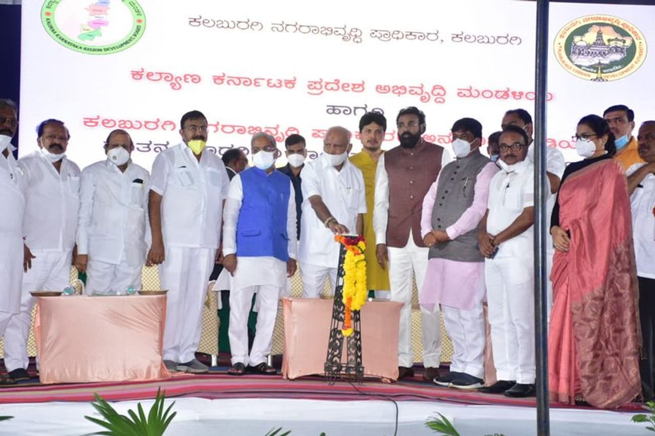 <p>ಕೆಕೆಆರ್ಡಿಬಿ ಮತ್ತು ಕುಡಾ ಸಹಯೋಗದಲ್ಲಿ ನಗರದಲ್ಲಿ ತಲೆ ಎತ್ತಲಿರುವ ನೂತನ ತರಕಾರಿ ಮಾರುಕಟ್ಟೆ</p> <p>ಕೆಕೆಆರ್ಡಿಬಿ ಮತ್ತು ಕುಡಾ ಸಹಯೋಗದಲ್ಲಿ ನಗರದಲ್ಲಿ ತಲೆ ಎತ್ತಲಿರುವ ನೂತನ ತರಕಾರಿ ಮಾರುಕಟ್ಟೆ</p>