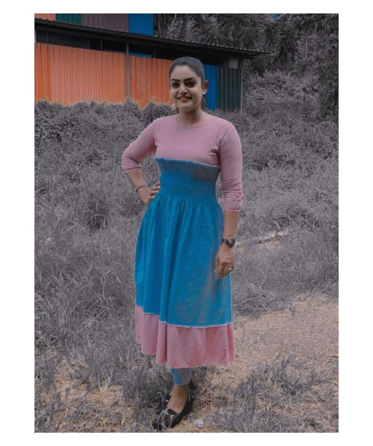 `కార్తికదీపం` సీరియల్ తెలియని బుల్లితెర అభిమాని ఉండరంటే అతిశయోక్తి కాదు. అదే సమయంలో వంటలక్క తెలియని వారు కూడా ఉండరు. ఇందులో వంటలక్కతో పాపులర్ అయ్యింది మలయాళ నటి ప్రేమి విశ్వనాథ్. `కార్తికదీపం` సీరియల్ తెలియని బుల్లితెర అభిమాని ఉండరంటే అతిశయోక్తి కాదు. అదే సమయంలో వంటలక్క తెలియని వారు కూడా ఉండరు. ఇందులో వంటలక్కతో పాపులర్ అయ్యింది మలయాళ నటి ప్రేమి విశ్వనాథ్.