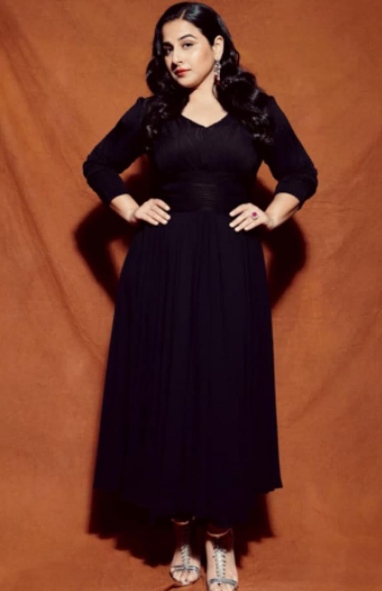 <p>കറുത്ത വസ്ത്രത്തില് തിളങ്ങുകയാണ് വിദ്യാ ബാലൻ.</p> <p>കറുത്ത വസ്ത്രത്തില് തിളങ്ങുകയാണ് വിദ്യാ ബാലൻ.</p>