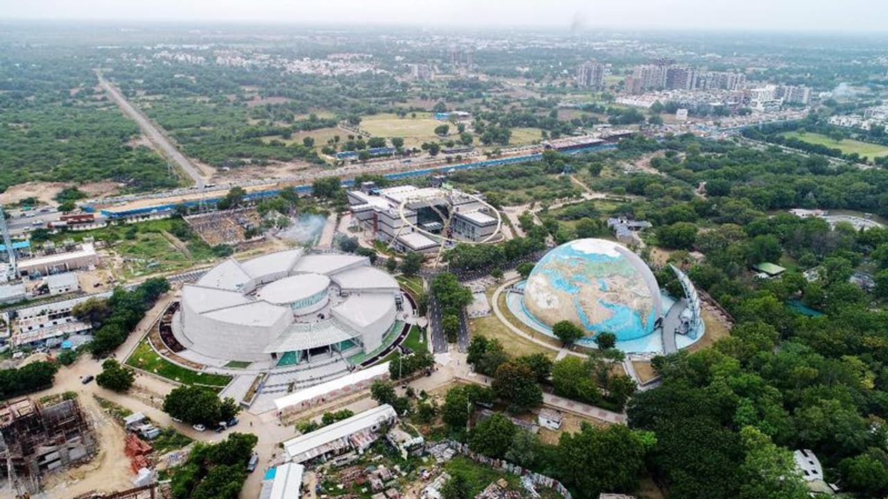 <p>ಜುಲೈ 16 ರಂದು ಪ್ರಧಾನಿ ಮೋದಿ ಗುಜರಾತ್ನ ಗಾಂಧಿನಗರದ ರಾಜಧಾನಿ ರೈಲು ನಿಲ್ದಾಣ ಉದ್ಘಾಟನೆ ಸೇರಿದಂತೆ ಅಕ್ವೆಟಿಕ್ ಗ್ಯಾಲರಿ, ರೊಬೊಟಿಕ್ಸ್ ಗ್ಯಾಲರಿ ಹಾಗೂ ನೇಚರ್ ಪಾರ್ಕ್ ಉದ್ಘಾಟನೆಗೆ ಆಹಮ್ಮದಾಬಾದ್ಗೆ ತೆರಳಲಿದ್ದಾರೆ.</p> <p>ಜುಲೈ 16 ರಂದು ಪ್ರಧಾನಿ ಮೋದಿ ಗುಜರಾತ್ನ ಗಾಂಧಿನಗರದ ರಾಜಧಾನಿ ರೈಲು ನಿಲ್ದಾಣ ಉದ್ಘಾಟನೆ ಸೇರಿದಂತೆ ಅಕ್ವೆಟಿಕ್ ಗ್ಯಾಲರಿ, ರೊಬೊಟಿಕ್ಸ್ ಗ್ಯಾಲರಿ ಹಾಗೂ ನೇಚರ್ ಪಾರ್ಕ್ ಉದ್ಘಾಟನೆಗೆ ಆಹಮ್ಮದಾಬಾದ್ಗೆ ತೆರಳಲಿದ್ದಾರೆ.</p>