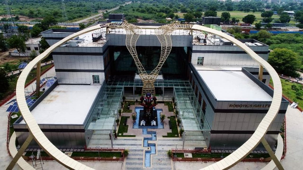 <p>பிரதமர் நரேந்திர மோடி குஜராத்தில் ரயில்வே மற்றும் பல முக்கிய திட்டங்களை நாளை வீடியோ கான்பரன்சிங் மூலம் திறந்து வைத்து நாட்டிற்கு அர்ப்பணிக்க உள்ளார்.</p> <p>பிரதமர் நரேந்திர மோடி குஜராத்தில் ரயில்வே மற்றும் பல முக்கிய திட்டங்களை நாளை வீடியோ கான்பரன்சிங் மூலம் திறந்து வைத்து நாட்டிற்கு அர்ப்பணிக்க உள்ளார்.</p>