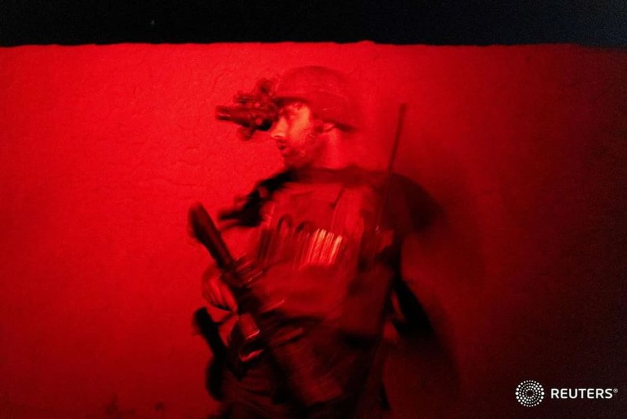 <p>ഡാനിഷ് തന്‍റെ ഇന്‍സ്റ്റാഗ്രാമില്‍ പ്രസിദ്ധീകരിച്ച അവസാന ചിത്രങ്ങളിലൊന്ന്. ' യുദ്ധ ദൗത്യങ്ങൾ മുതൽ രക്ഷാപ്രവർത്തനങ്ങൾ വരെ. അഫ്ഗാൻ പ്രത്യേക സേന താലിബാനെ ശക്തമായി പിന്നോട്ട് തള്ളാൻ പറ്റുന്നതെല്ലാം ചെയ്യുന്നു. ' ഈ ചിത്രങ്ങള്‍ അമേരിക്കയുടെ പിന്‍മാറ്റത്തിന് ശേഷം അഫ്ഗാനില്‍ ശക്തിപ്രാപിക്കാനൊരുങ്ങുന്ന താലിബാനെതിരെയുള്ള അഫ്ഗാന്‍ സൈന്യത്തിന്‍റെ പോരാട്ടമായിരുന്നു. ഈ ദൌത്യത്തിനിടയിലാണ് അദ്ദേഹം കൊല്ലപ്പെടുന്നത്.&nbsp;</p>