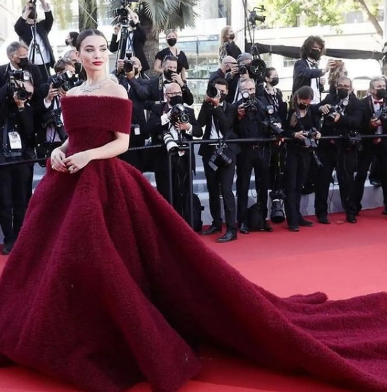 <p style="text align: justify;">ಬಾಲಿವುಡ್ ನಟಿ ಆ್ಯಮಿ ಜಾಕ್ಸನ್ 74 ನೇ ಕೇನ್ಸ್ ಚಲನಚಿತ್ರೋತ್ಸವದ ರೆಡ್ ಕಾರ್ಪೆಟ್ನಲ್ಲಿ ಹೆಜ್ಜೆ ಹಾಕಿದ್ದಾರೆ</p> <p style="text align: justify;">ಬಾಲಿವುಡ್ ನಟಿ ಆ್ಯಮಿ ಜಾಕ್ಸನ್ 74 ನೇ ಕೇನ್ಸ್ ಚಲನಚಿತ್ರೋತ್ಸವದ ರೆಡ್ ಕಾರ್ಪೆಟ್ನಲ್ಲಿ ಹೆಜ್ಜೆ ಹಾಕಿದ್ದಾರೆ</p>