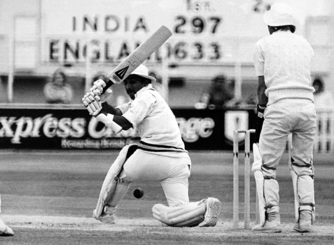 <p>125 ടെസ്റ്റുകളില് നിന്ന് 10122 റണ്സ് സുനില് ഗാവസ്കറിന് സ്വന്തമായുണ്ട്. 34 സെഞ്ചുറികളും നാല് ഇരട്ട ശതകങ്ങളും ഉള്പ്പടെയാണിത്. ടെസ്റ്റ് ക്രിക്കറ്റില് ആദ്യമായി പതിനായിരം ക്ലബിലെത്തിയ ബാറ്റ്സ്മാന് കൂടിയാണ് അദേഹം. </p> <p>125 ടെസ്റ്റുകളില് നിന്ന് 10122 റണ്സ് സുനില് ഗാവസ്കറിന് സ്വന്തമായുണ്ട്. 34 സെഞ്ചുറികളും നാല് ഇരട്ട ശതകങ്ങളും ഉള്പ്പടെയാണിത്. ടെസ്റ്റ് ക്രിക്കറ്റില് ആദ്യമായി പതിനായിരം ക്ലബിലെത്തിയ ബാറ്റ്സ്മാന് കൂടിയാണ് അദേഹം. </p>