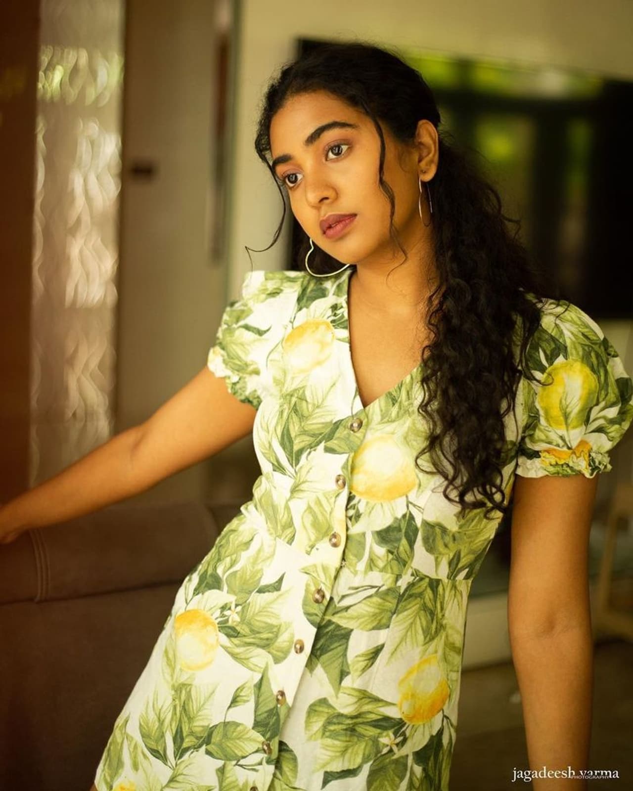 హీరో రాజశేఖర్ రెండో కూతురు శివాత్మిక ఫోటో షూట్లకి గ్యాప్ ఇవ్వడం లేదు. డే బై డే గ్లామర్ పిక్స్ పంచుకుంటూ ఇంటర్నెట్లో హల్చల్ చేస్తుంది. హీరో రాజశేఖర్ రెండో కూతురు శివాత్మిక ఫోటో షూట్లకి గ్యాప్ ఇవ్వడం లేదు. డే బై డే గ్లామర్ పిక్స్ పంచుకుంటూ ఇంటర్నెట్లో హల్చల్ చేస్తుంది.