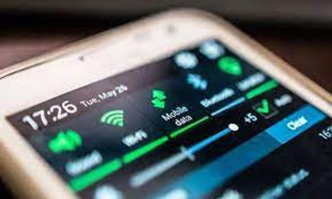 <p> జూన్ 2021లో భారతదేశంలో మొబైల్ ఇంటర్నెట్ ఆవరేజ్ స్పీడ్ మేలో 15.34Mbps నుండి జూన్ లో 17.84Mbpsకి పెరిగిందని, జూన్ 2021లో ప్రపంచ మొబైల్ ఇంటర్నెట్ ఆవరేజ్ స్పీడ్ 55.34Mbps చేరిందని మేలో 55.11Mbpsగా ఉందని నివేదిక పేర్కొంది. అంటే ఒక నెలలో భారతదేశంలో మొబైల్ ఇంటర్నెట్ వేగం 16.3 పెరిగింది. మొబైల్ ఇంటర్నెట్తో పాటు భారతదేశంలో బ్రాడ్బ్యాండ్ ఇంటర్నెట్ స్పీడ్ కూడా 4.53 శాతం పెరిగింది. జూన్ లో ఆవరేజ్ బ్రాడ్బ్యాండ్ స్పీడ్ 58.17Mbpsగా ఉండగా, మేలో 55.65Mbpsగా ఉంది. జూన్ లో గ్లోబల్ బ్రాడ్బ్యాండ్ ఆవరేజ్ స్పీడ్ 106.61Mbpsగా ఉంది, గత నెల మేలో 105.17Mbpsగా ఉంది. <br /> </p> <p> జూన్ 2021లో భారతదేశంలో మొబైల్ ఇంటర్నెట్ ఆవరేజ్ స్పీడ్ మేలో 15.34Mbps నుండి జూన్ లో 17.84Mbpsకి పెరిగిందని, జూన్ 2021లో ప్రపంచ మొబైల్ ఇంటర్నెట్ ఆవరేజ్ స్పీడ్ 55.34Mbps చేరిందని మేలో 55.11Mbpsగా ఉందని నివేదిక పేర్కొంది. అంటే ఒక నెలలో భారతదేశంలో మొబైల్ ఇంటర్నెట్ వేగం 16.3 పెరిగింది. మొబైల్ ఇంటర్నెట్తో పాటు భారతదేశంలో బ్రాడ్బ్యాండ్ ఇంటర్నెట్ స్పీడ్ కూడా 4.53 శాతం పెరిగింది. జూన్ లో ఆవరేజ్ బ్రాడ్బ్యాండ్ స్పీడ్ 58.17Mbpsగా ఉండగా, మేలో 55.65Mbpsగా ఉంది. జూన్ లో గ్లోబల్ బ్రాడ్బ్యాండ్ ఆవరేజ్ స్పీడ్ 106.61Mbpsగా ఉంది, గత నెల మేలో 105.17Mbpsగా ఉంది. <br /> </p>