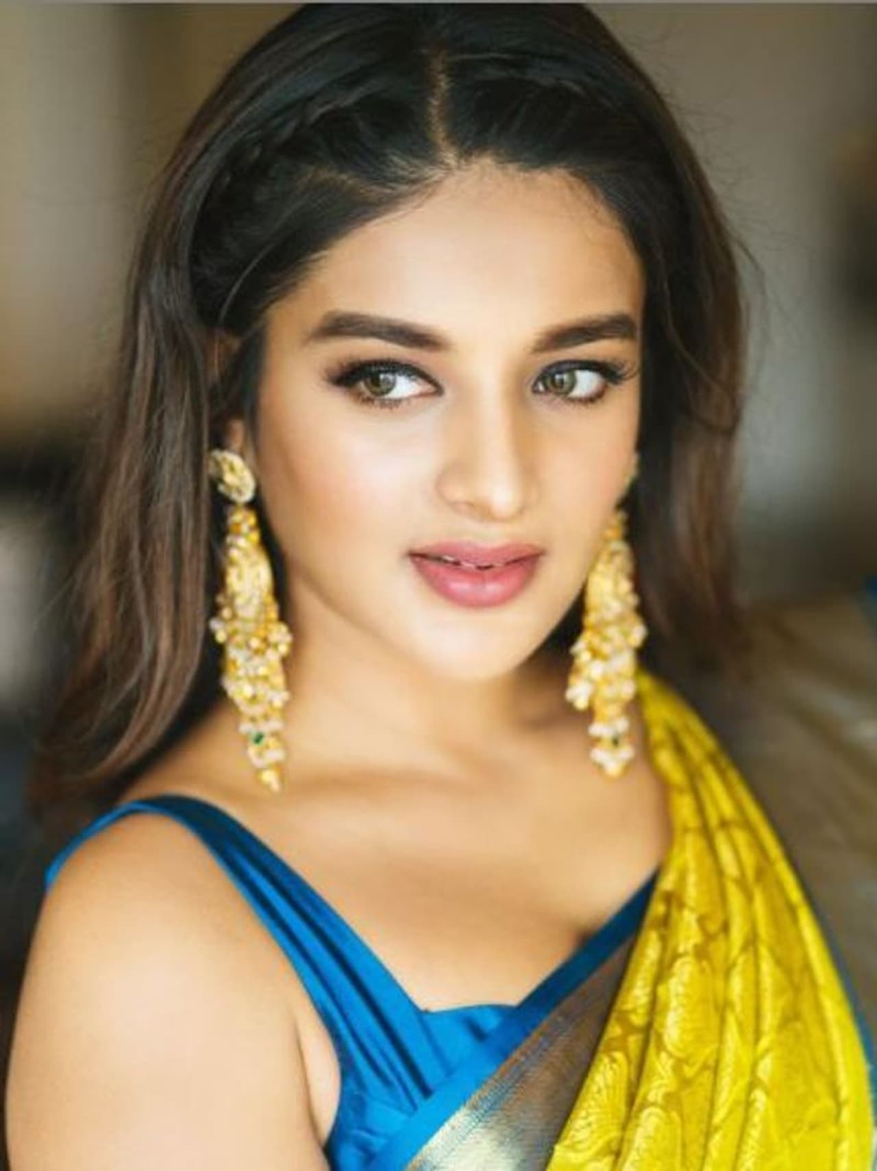 <p>ನಿಧಿ ಅರ್ಗವಾಲ್ ಗ್ಲೋಯಿಂಗ್ ಸ್ಕಿನ್ ಸೀಕ್ರೆಟ್ 2.5 3.5 ಲೀಟರ್ ನೀರು ಕುಡಿಯುವುದು.</p>