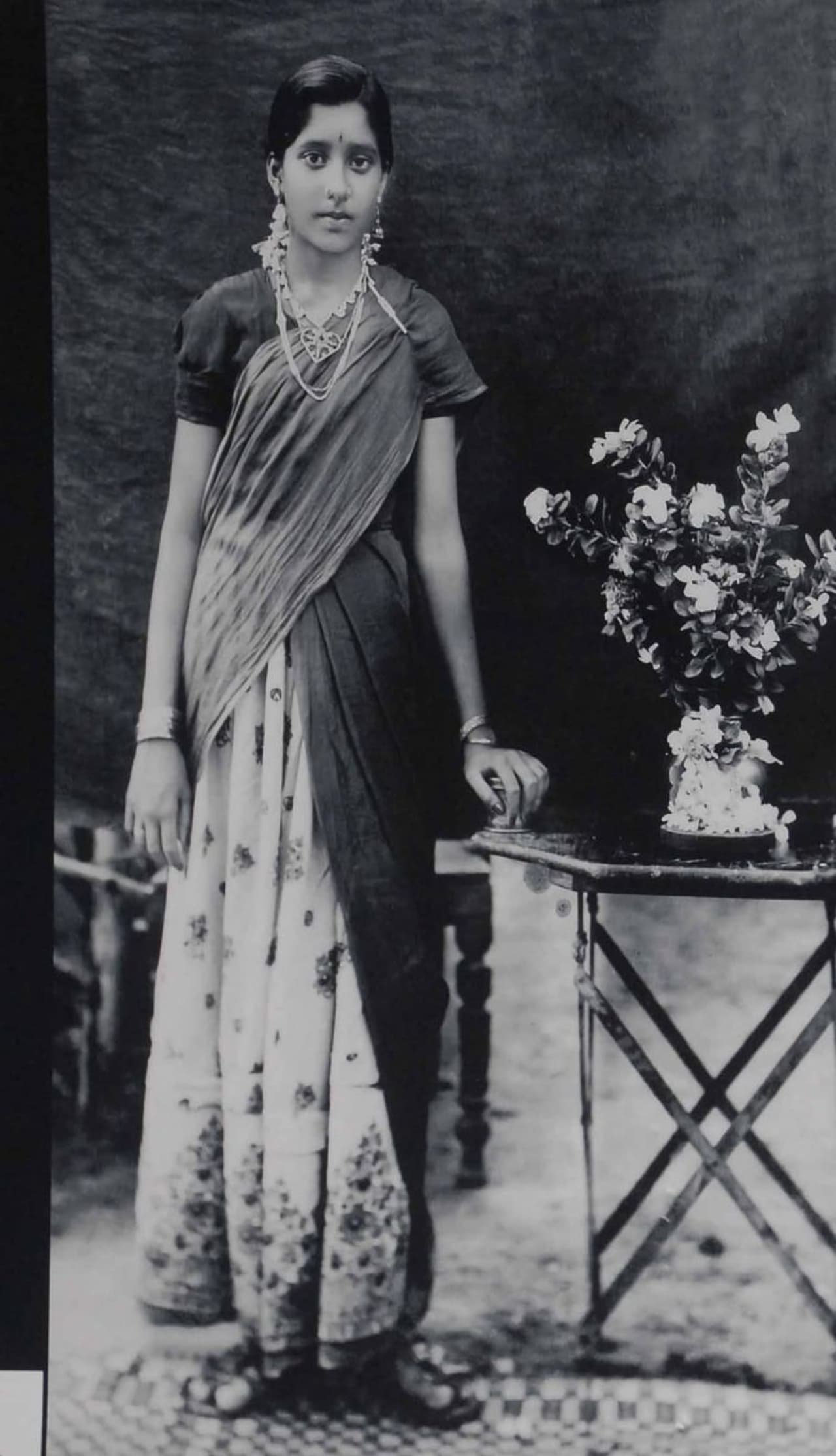 <p>ಎಡಕಲ್ಲು ಗುಡ್ಡದ ಮೇಲೆ ( 1973–74)</p> <p>ಎಡಕಲ್ಲು ಗುಡ್ಡದ ಮೇಲೆ ( 1973–74)</p>