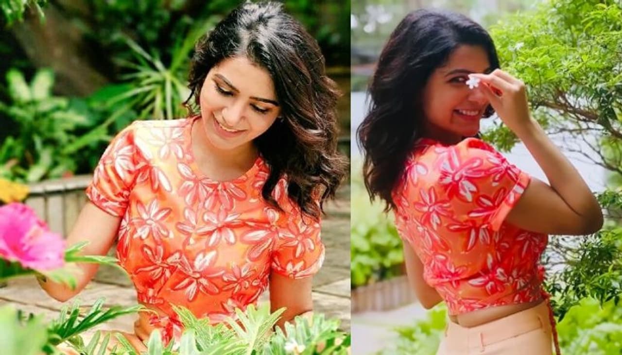 సమంత మ్యారేజ్ తర్వాత మరింత స్పీడ్తో సినిమాలు చేస్తుంది. గ్లామర్ పరంగానూ తనకి నో బారియర్స్ అని నిరూపించుకుంటోంది. గ్లామర్ ఫోటో షూట్లతో కనువిందు చేస్తుంది. సమంత మ్యారేజ్ తర్వాత మరింత స్పీడ్తో సినిమాలు చేస్తుంది. గ్లామర్ పరంగానూ తనకి నో బారియర్స్ అని నిరూపించుకుంటోంది. గ్లామర్ ఫోటో షూట్లతో కనువిందు చేస్తుంది.