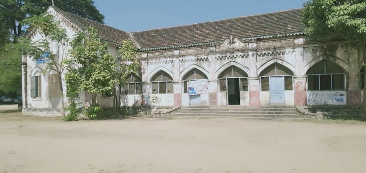 <p>ನಟ ಸುದೀಪ್‌ ತಮ್ಮ ಕಿಚ್ಚ ಸುದೀಪ್‌ ಚಾರಿಟೇಬಲ್‌ ಟ್ರಸ್ಟ್‌ ಮೂಲಕ ಶಿವಮೊಗ್ಗದ ಬಿ.ಹೆಚ್‌ ರಸ್ತೆಯಲ್ಲಿರುವ ಸರ್ಕಾರಿ ಶಾಲೆಯನ್ನು ದತ್ತು ತೆಗೆದುಕೊಂಡಿದ್ದಾರೆ.&nbsp;</p>