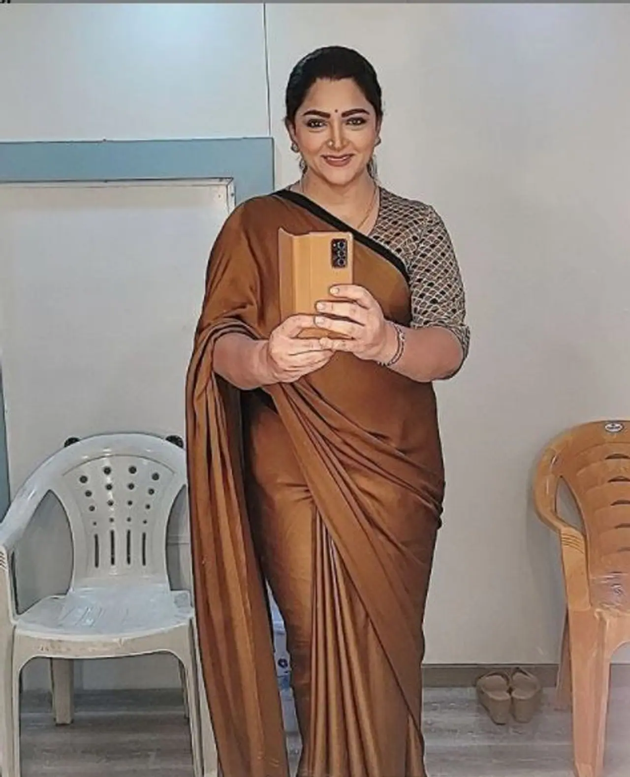 'ರಣಧೀರ' ಚಿತ್ರದ ಮೂಲಕ ಕನ್ನಡ ಚಿತ್ರರಂಗಕ್ಕೆ ಎಂಟ್ರಿ ಕೊಟ್ಟ ಖುಷ್ಬೂ ಇದೀಗ ರಾಜಕೀಯಲ್ಲೂ ಸಖತ್ ಬ್ಯುಸಿಯಾಗಿದ್ದಾರೆ. 'ರಣಧೀರ' ಚಿತ್ರದ ಮೂಲಕ ಕನ್ನಡ ಚಿತ್ರರಂಗಕ್ಕೆ ಎಂಟ್ರಿ ಕೊಟ್ಟ ಖುಷ್ಬೂ ಇದೀಗ ರಾಜಕೀಯಲ್ಲೂ ಸಖತ್ ಬ್ಯುಸಿಯಾಗಿದ್ದಾರೆ.