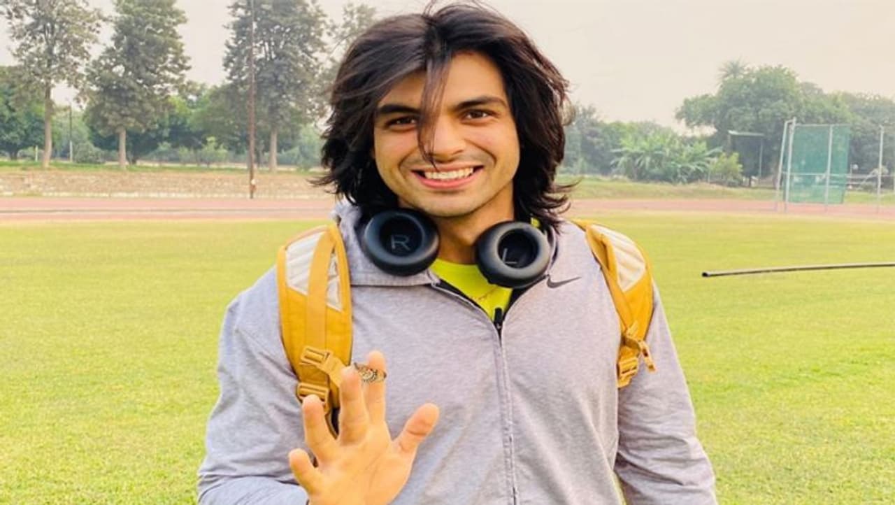 నీరజ్ చోప్రా ఒలింపిక్స్లో ట్రాక్ అండ్ ఫీల్డ్ ఈవెంట్లలో భారతదేశానికి మొదటి పతకం సాధించి చరిత్ర సృష్టించాడు. టోక్యో 2020లో ఈ స్టార్ జావెలిన్ త్రోయర్ బంగారు పతకాన్ని గెలుచుకుని రికార్డ్ సాధించాడు. నీరజ్ చోప్రా ఒలింపిక్స్లో ట్రాక్ అండ్ ఫీల్డ్ ఈవెంట్లలో భారతదేశానికి మొదటి పతకం సాధించి చరిత్ర సృష్టించాడు. టోక్యో 2020లో ఈ స్టార్ జావెలిన్ త్రోయర్ బంగారు పతకాన్ని గెలుచుకుని రికార్డ్ సాధించాడు.