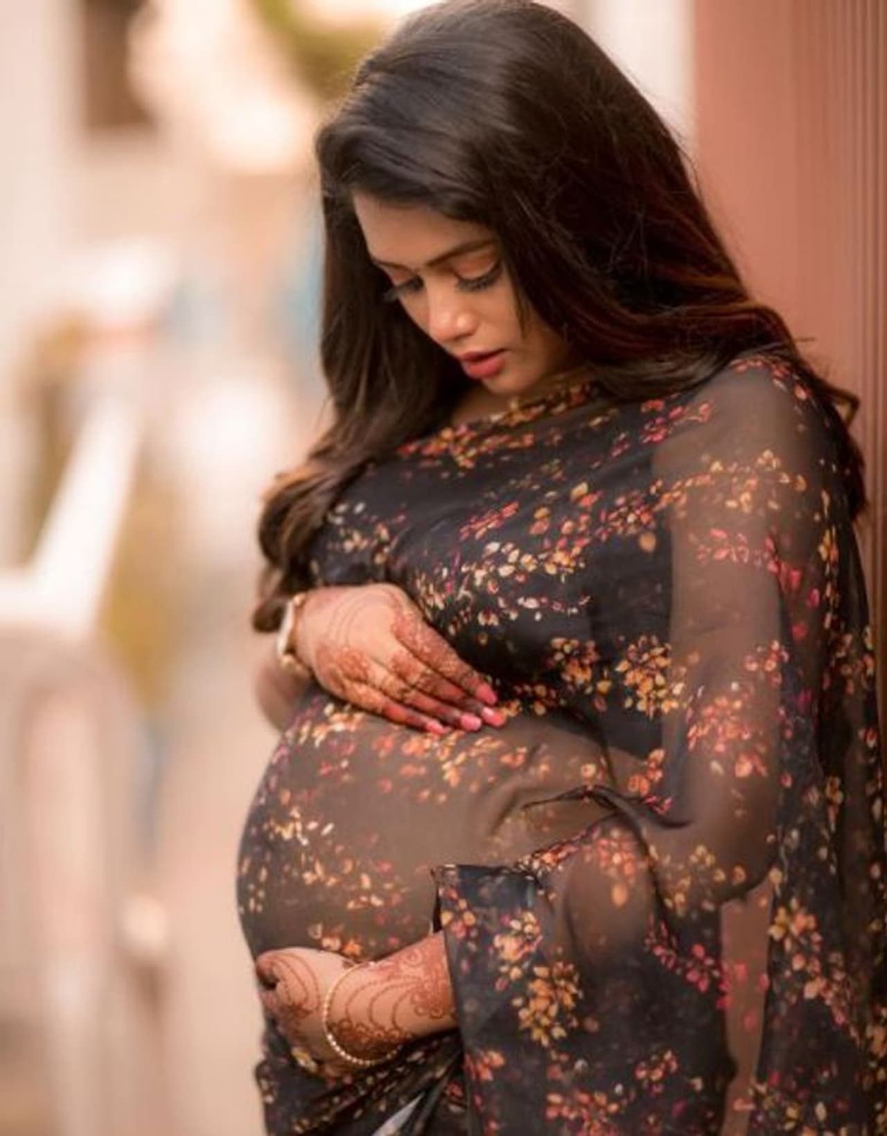 ತಮಿಳು ಕಿರುತೆರೆ ಲೋಕದ ಜನಪ್ರಿಯ ನಟಿ ಫರೀನಾ ಆಜಾದ್ ಪ್ರೆಗ್ನೆನ್ಸಿ ಅನೌನ್ಸ್ ಮಾಡಿದ್ದಾರೆ.