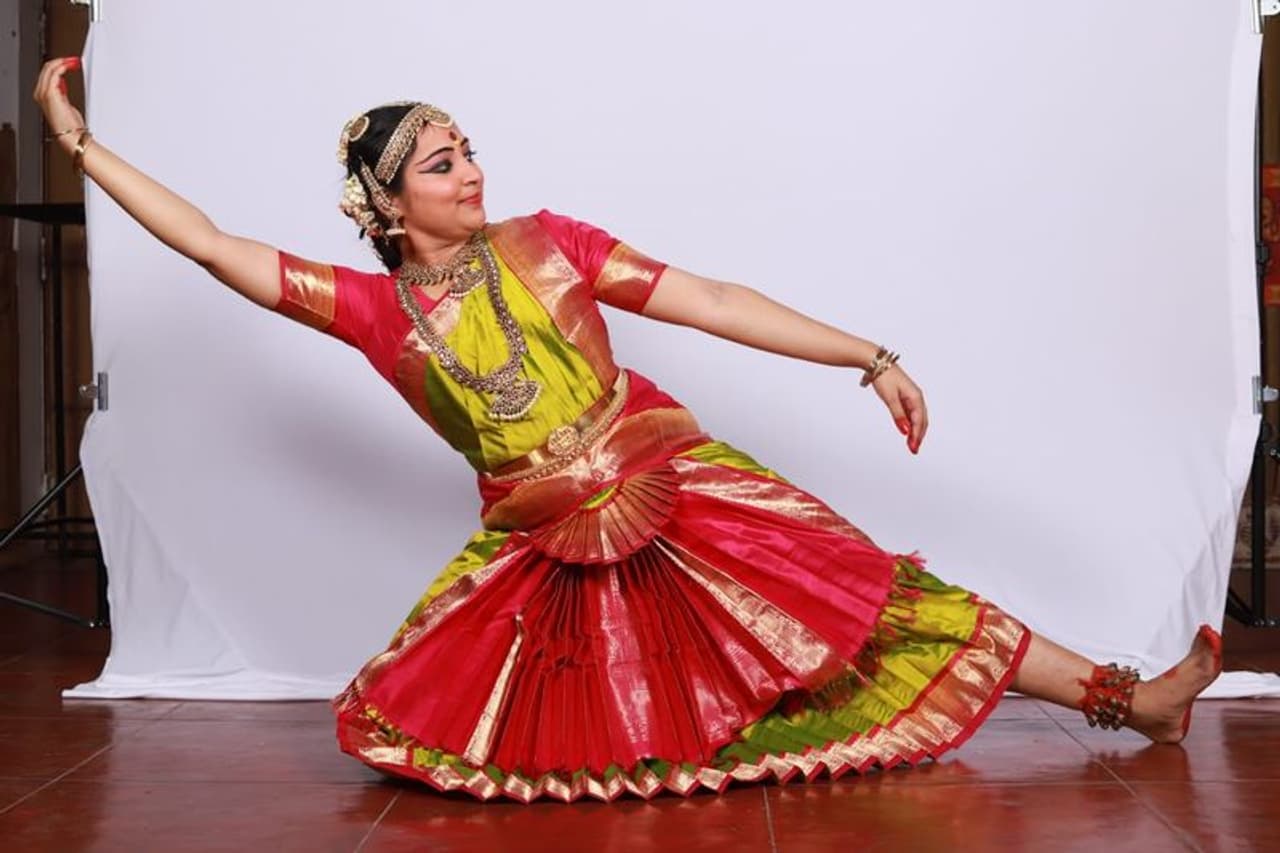 ನೃತ್ಯ, ಸಂಗೀತ ಮತ್ತು ಸಂಸ್ಕೃತಿಯನ್ನು ಬದುಕಿನ ಭಾಗವಾಗಿಸಿಕೊಂಡ ಕುಟುಂಬದಲ್ಲಿ ಜನಿಸಿದ ಶರಣ್ಯಾ ಬಾಲ್ಯದಿಂದಲೂ ಭರತನಾಟ್ಯ ಅಭ್ಯಾಸ ಮಾಡುತ್ತಿದ್ದಾರೆ.