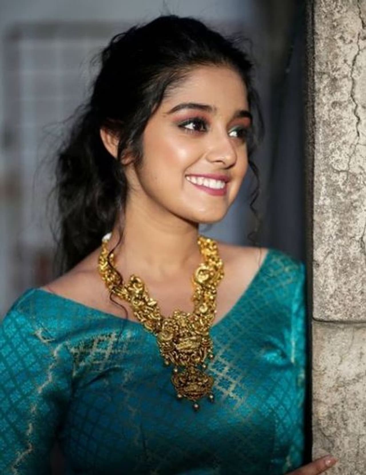 ಕಲರ್ಸ್ ಕನ್ನಡ ವಾಹಿನಿಯಲ್ಲಿ ಪ್ರಸಾರವಾಗುತ್ತಿದೆ 'ಎದೆ ತುಂಬಿ ಹಾಡುವೇನು' ಸಂಗೀತ ರಿಯಾಲಿಟಿ ಶೋ.