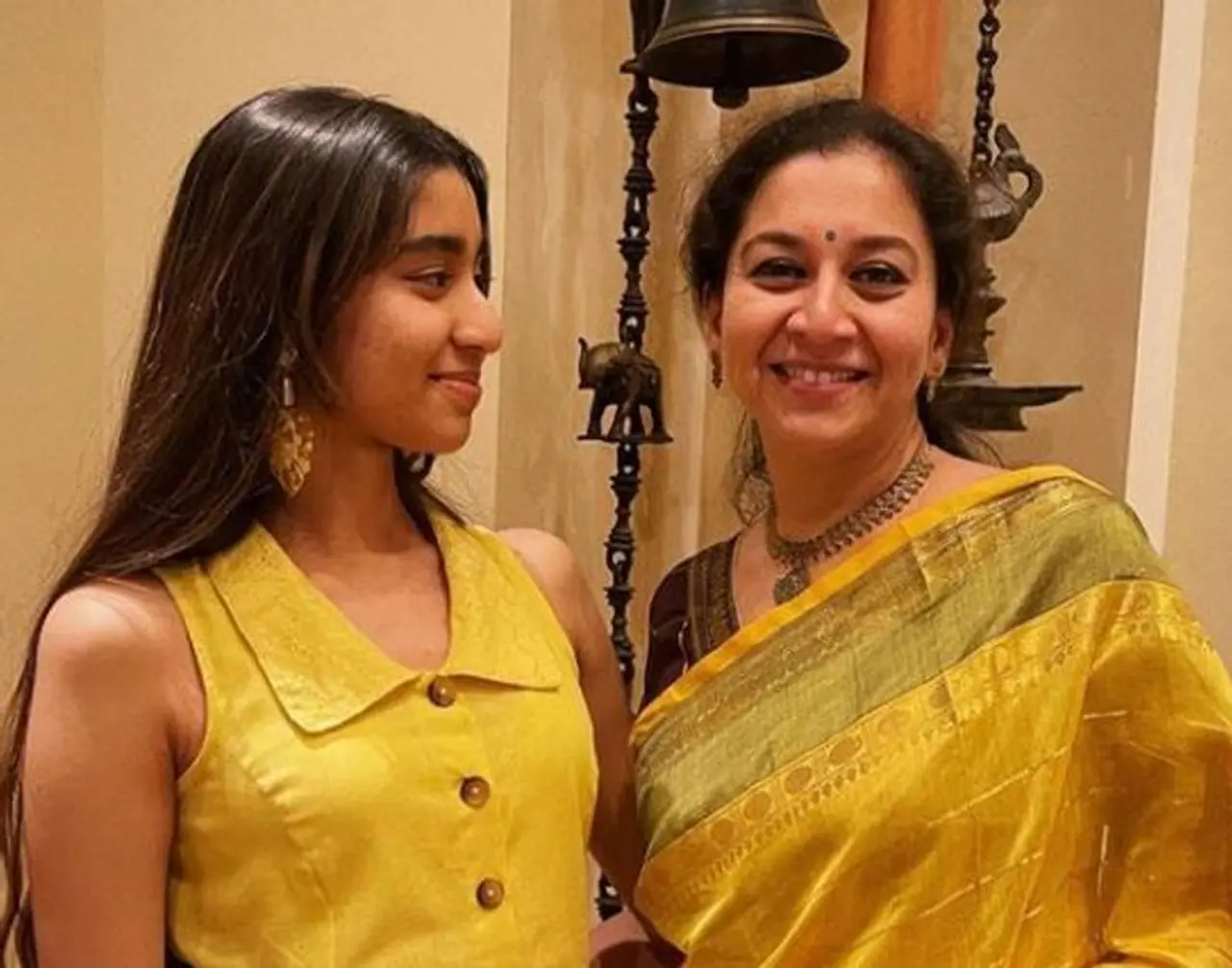 1986ರಲ್ಲಿ 'ಆನಂದ್' ಚಿತ್ರದ ಮೂಲಕ ಸ್ಯಾಂಡಲ್ವುಡ್ ಹ್ಯಾಟ್ರಿಕ್ ಹೀರೋ ಶಿವರಾಜ್ ಕುಮಾರ್ಗೆ ನಟಿಯಾಗಿ ಕನ್ನಡ ಚಿತ್ರರಂಗಕ್ಕೆ ಪಾದಾರ್ಪಣೆ ಮಾಡಿದ ನಟಿ ಸುಧಾರಾಣಿ. ಆಗಿನ್ನೂ ಹೈಸ್ಕೂಲ್ ಓದುತ್ತಿದ್ದ ನಟಿಯನ್ನು ಕನ್ನಡಿಗರು ಬಹು ಬೇಗ ಒಪ್ಪಿಕೊಂಡರು. 1986ರಲ್ಲಿ 'ಆನಂದ್' ಚಿತ್ರದ ಮೂಲಕ ಸ್ಯಾಂಡಲ್ವುಡ್ ಹ್ಯಾಟ್ರಿಕ್ ಹೀರೋ ಶಿವರಾಜ್ ಕುಮಾರ್ಗೆ ನಟಿಯಾಗಿ ಕನ್ನಡ ಚಿತ್ರರಂಗಕ್ಕೆ ಪಾದಾರ್ಪಣೆ ಮಾಡಿದ ನಟಿ ಸುಧಾರಾಣಿ. ಆಗಿನ್ನೂ ಹೈಸ್ಕೂಲ್ ಓದುತ್ತಿದ್ದ ನಟಿಯನ್ನು ಕನ್ನಡಿಗರು ಬಹು ಬೇಗ ಒಪ್ಪಿಕೊಂಡರು.