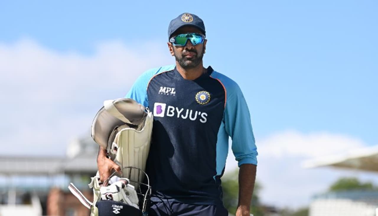 বৃহস্পতিবার টেস্ট ক্রিকেটে নতুন নজির গড়লেন ভারতীয় দলের অভিজ্ঞ অফস্পিনার রবিচন্দ্রন অশ্বিন বৃহস্পতিবার টেস্ট ক্রিকেটে নতুন নজির গড়লেন ভারতীয় দলের অভিজ্ঞ অফস্পিনার রবিচন্দ্রন অশ্বিন