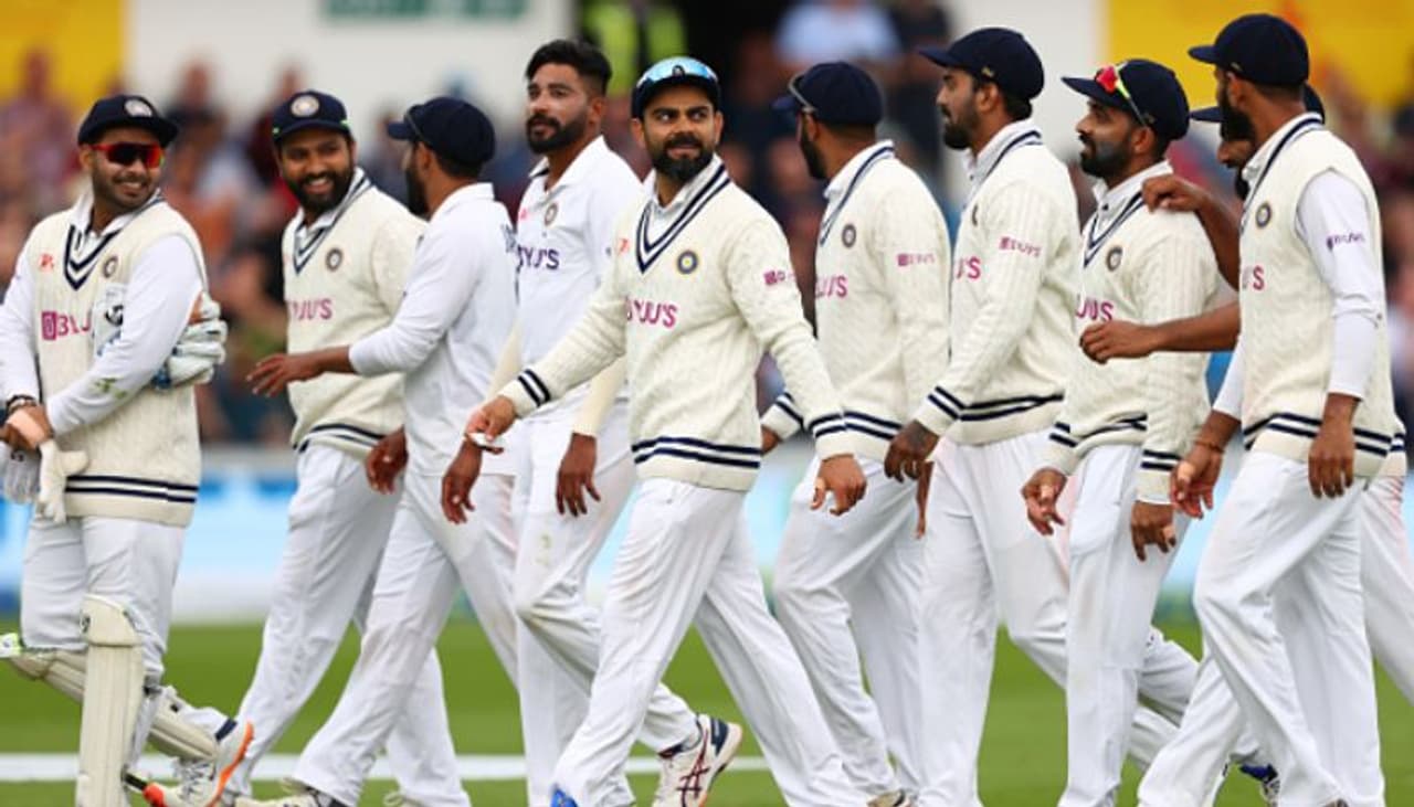 1. ಭಾರತದ ಅತ್ಯಂತ ಯಶಸ್ವಿ ನಾಯಕ. ಅವರ ನಾಯಕತ್ವದಲ್ಲಿ ತಂಡ 68 ಪಂದ್ಯಗಳನ್ನಾಡಿದ್ದು 40ರಲ್ಲಿ ಗೆದ್ದಿದೆ. 1. ಭಾರತದ ಅತ್ಯಂತ ಯಶಸ್ವಿ ನಾಯಕ. ಅವರ ನಾಯಕತ್ವದಲ್ಲಿ ತಂಡ 68 ಪಂದ್ಯಗಳನ್ನಾಡಿದ್ದು 40ರಲ್ಲಿ ಗೆದ್ದಿದೆ.