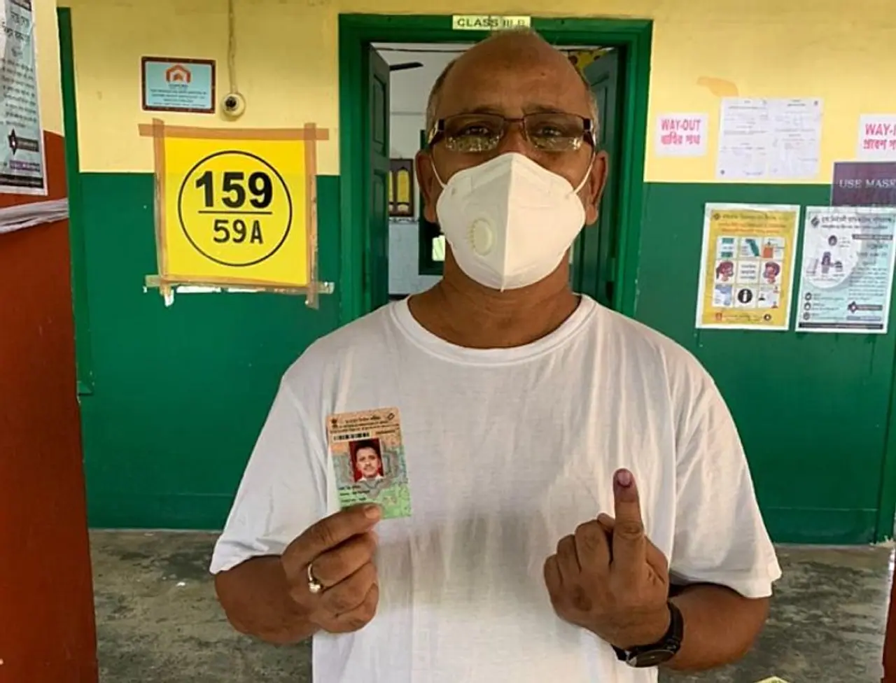 <p>Image: Voter shows his inked finger after casting his vote at the Polling Station No 59A St Pauls Boarding and Day School under 159 Bhabanipur assembly constituency of Kolkata South District. Photo: ECI </p> <p>Image: Voter shows his inked finger after casting his vote at the Polling Station No 59A St Pauls Boarding and Day School under 159 Bhabanipur assembly constituency of Kolkata South District. Photo: ECI </p>