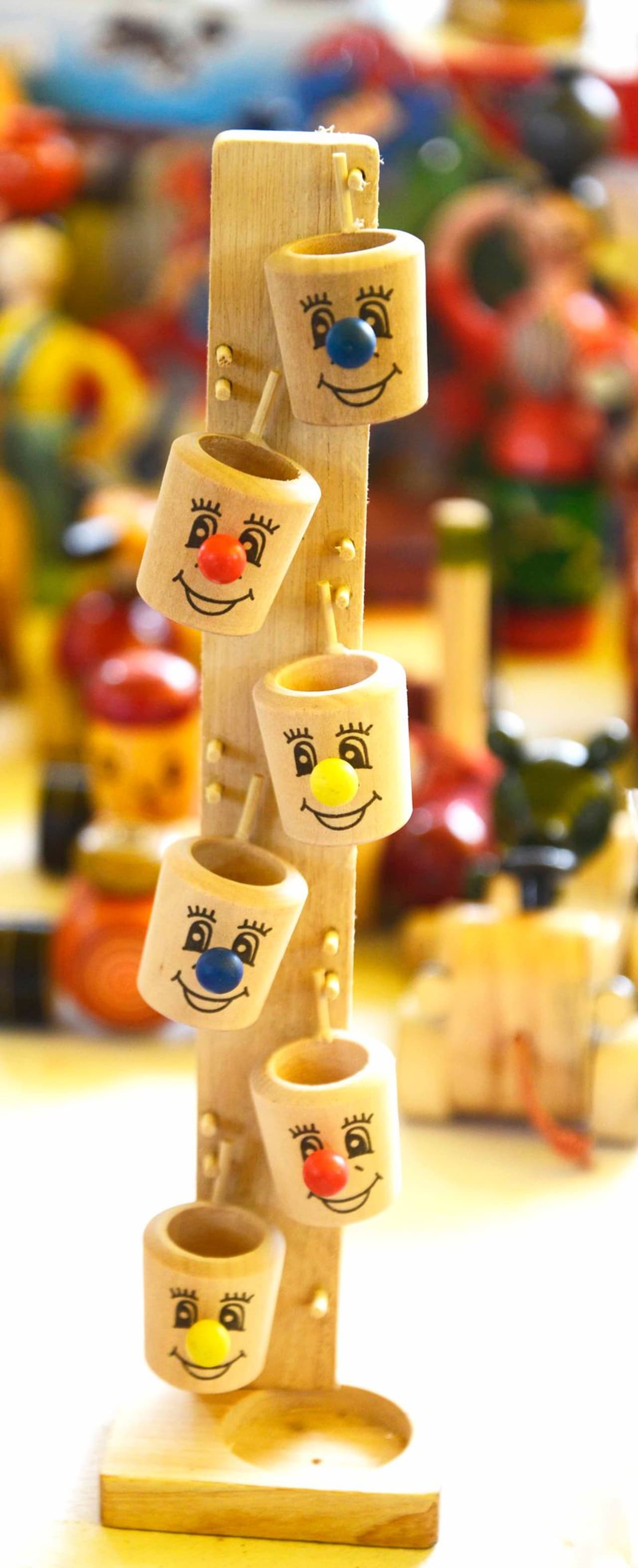 ಇದೇ ಅಕ್ಟೋಬರ್ 08 ರಿಂದ 10 ದಿನಗಳ ಕಾಲ ವಿಶೇಷ ಕರಕುಶಲ ವಸ್ತುಗಳ ಪ್ರದರ್ಶನ ಹಾಗೂ ಮಾರಾಟ ಮೇಳವನ್ನು ಆಯೋಜಿಸಲಾಗಿದೆ. ಈ ಪ್ರದರ್ಶನ ಹಾಗೂ ಮಾರಾಟ ಮೇಳದ ಪ್ರಮುಖ ಆಕರ್ಷಣೆ ದಸರಾ ಗೊಂಬೆಗಳು. ಈ ಬಾರಿ ಒಂದೇ ವೇದಿಕೆಯ ಅಡಿಯಲ್ಲಿ ಎಲ್ಲಾ ರೀತಿಯ ಹಾಗೂ ವಿಭಿನ್ನ ಆಯಾಮದ ಗೊಂಬೆಗಳನ್ನು ಖರೀದಿಸಬಹುದಾಗಿದೆ. ಒಂದಿಷ್ಟು ಚಿತ್ರಗಳು ಇಲ್ಲಿವೆ ನೋಡಿ... ಇದೇ ಅಕ್ಟೋಬರ್ 08 ರಿಂದ 10 ದಿನಗಳ ಕಾಲ ವಿಶೇಷ ಕರಕುಶಲ ವಸ್ತುಗಳ ಪ್ರದರ್ಶನ ಹಾಗೂ ಮಾರಾಟ ಮೇಳವನ್ನು ಆಯೋಜಿಸಲಾಗಿದೆ. ಈ ಪ್ರದರ್ಶನ ಹಾಗೂ ಮಾರಾಟ ಮೇಳದ ಪ್ರಮುಖ ಆಕರ್ಷಣೆ ದಸರಾ ಗೊಂಬೆಗಳು. ಈ ಬಾರಿ ಒಂದೇ ವೇದಿಕೆಯ ಅಡಿಯಲ್ಲಿ ಎಲ್ಲಾ ರೀತಿಯ ಹಾಗೂ ವಿಭಿನ್ನ ಆಯಾಮದ ಗೊಂಬೆಗಳನ್ನು ಖರೀದಿಸಬಹುದಾಗಿದೆ. ಒಂದಿಷ್ಟು ಚಿತ್ರಗಳು ಇಲ್ಲಿವೆ ನೋಡಿ...