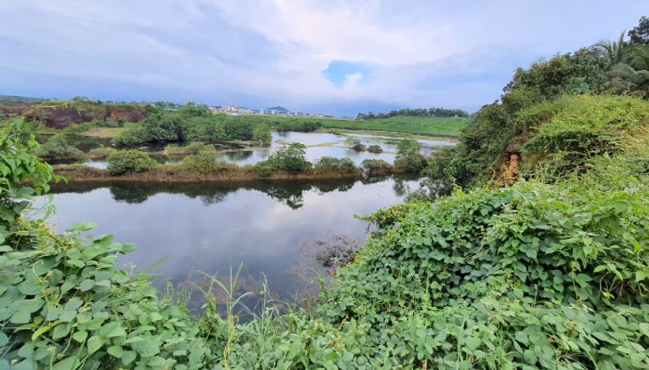മണ്ണെടുത്തത് വിമാനത്താവളത്തിനായി