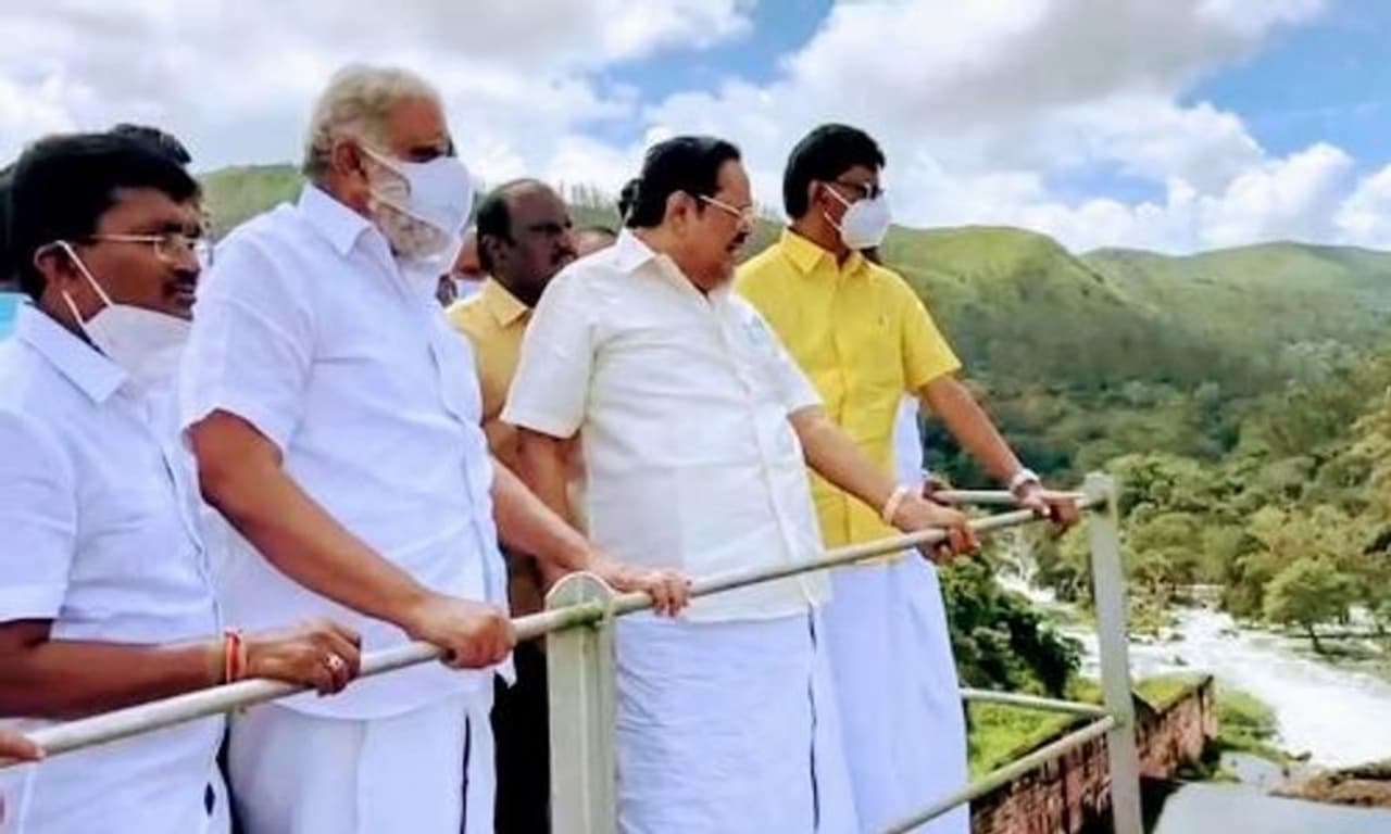 துரைமுருகனுக்கு திடீர் உடல்நிலை பாதிப்பு.! மருத்துவமனைக்கு அவசரமாக விரைந்த ஸ்டாலின், உதயநிதி