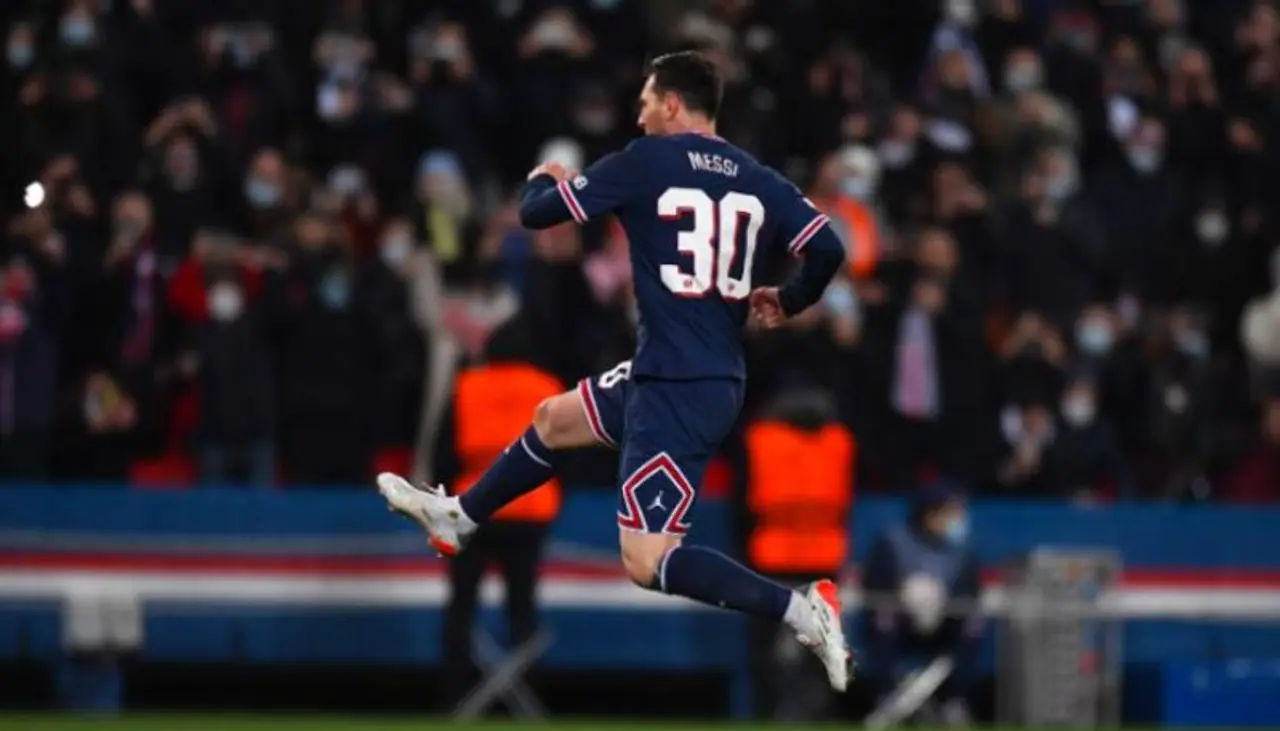 ফ্রান্সের লিগ ওয়ানের ম্যাচে প্যারিস সাঁ জা র হয়ে মার্সেইয়ের বিরুদ্ধে গোল করে নজির গড়লেম লিওনেল মেসি ফ্রান্সের লিগ ওয়ানের ম্যাচে প্যারিস সাঁ জা র হয়ে মার্সেইয়ের বিরুদ্ধে গোল করে নজির গড়লেম লিওনেল মেসি