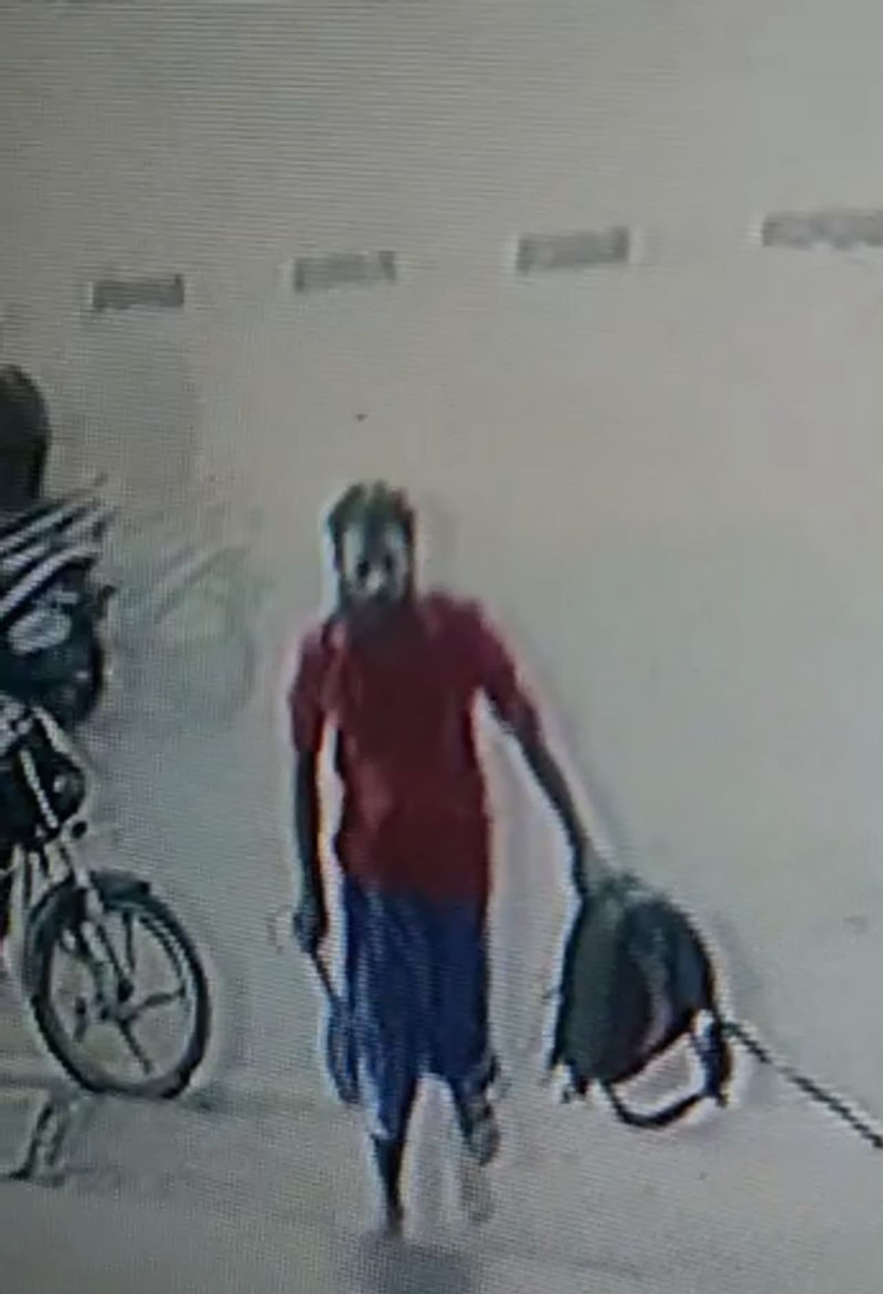 കൊലയാളി ആയുധവുമായി ഹോട്ടലിലേക്ക് കയറുന്ന ദൃശ്യം സിസിടിവിയില്‍ പതിഞ്ഞപ്പോള്‍.