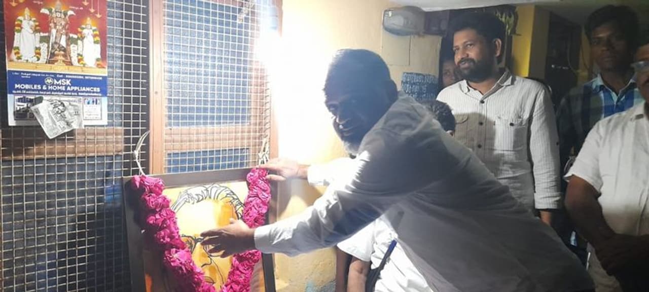 ചിത്രങ്ങള്: കവിന് മലര് ചിത്രങ്ങള്: കവിന് മലര്