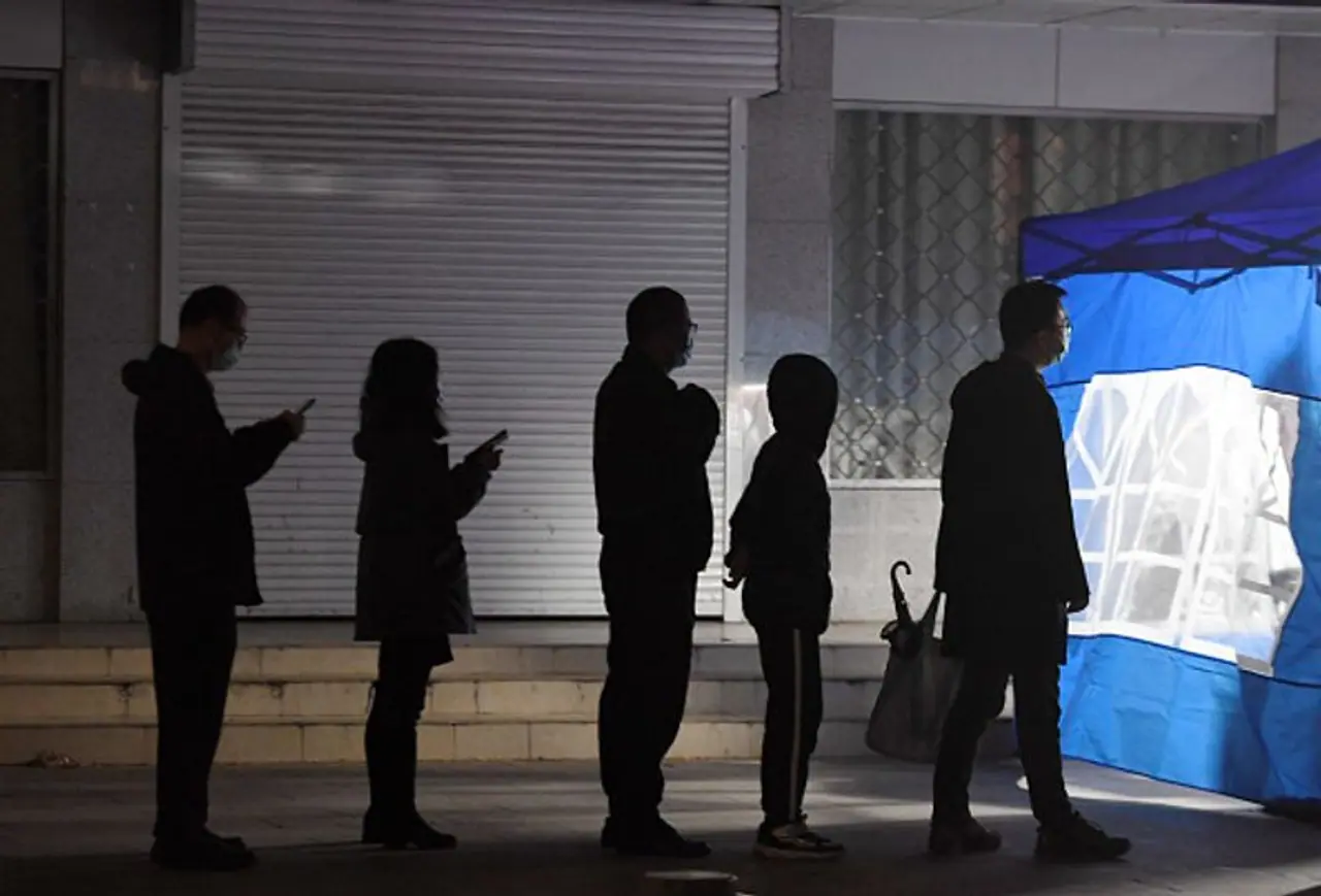 कम से कम 100 लोगों को हिरासत में भेज चुकी सरकार कम से कम 100 लोगों को हिरासत में भेज चुकी सरकार