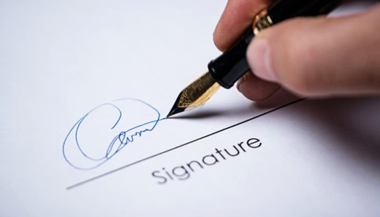 మీ సంతకం మారితే దానికి చట్టబద్ధత ఉంటుందా?