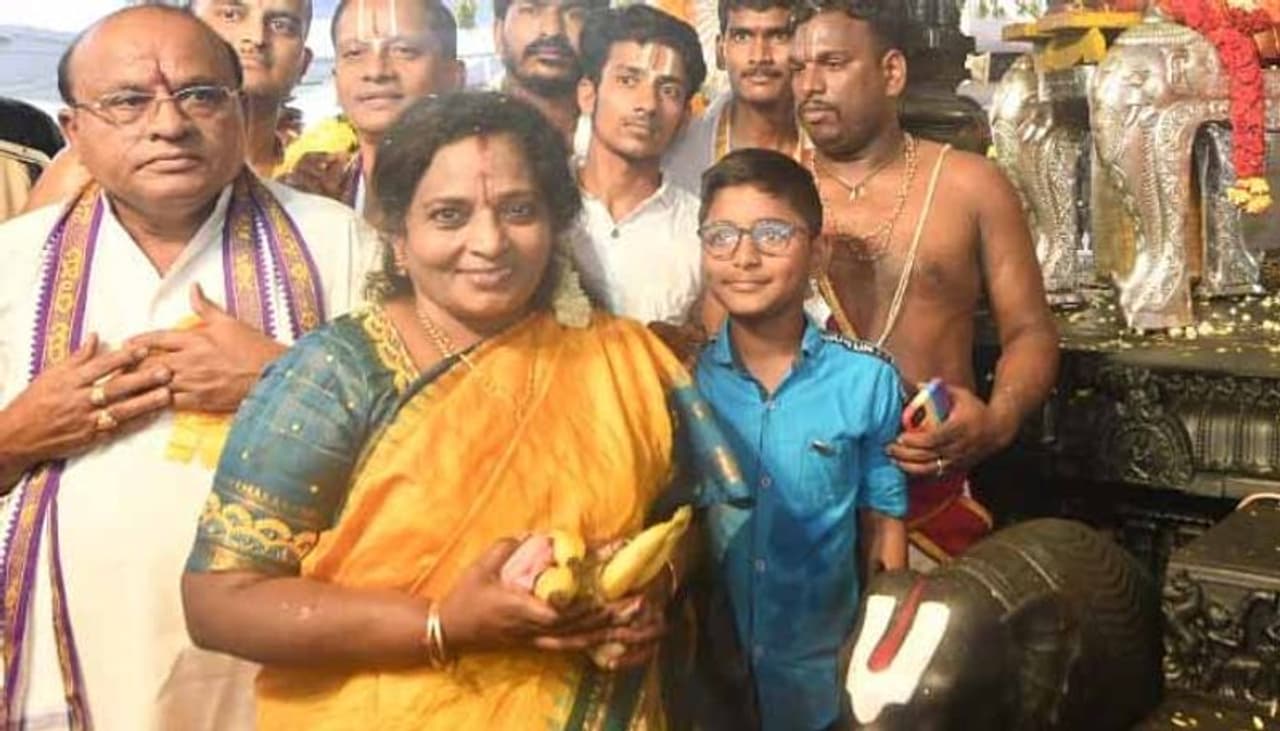 Tamilisai performs seemantham of tribal pregnant women at Bhadrachalam