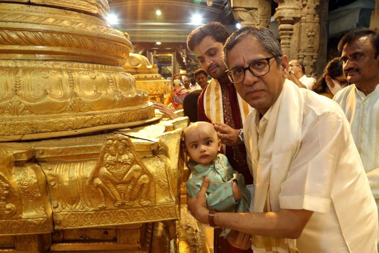 CJI NV Ramana and his family Offers Prayers in Tirumala Temple