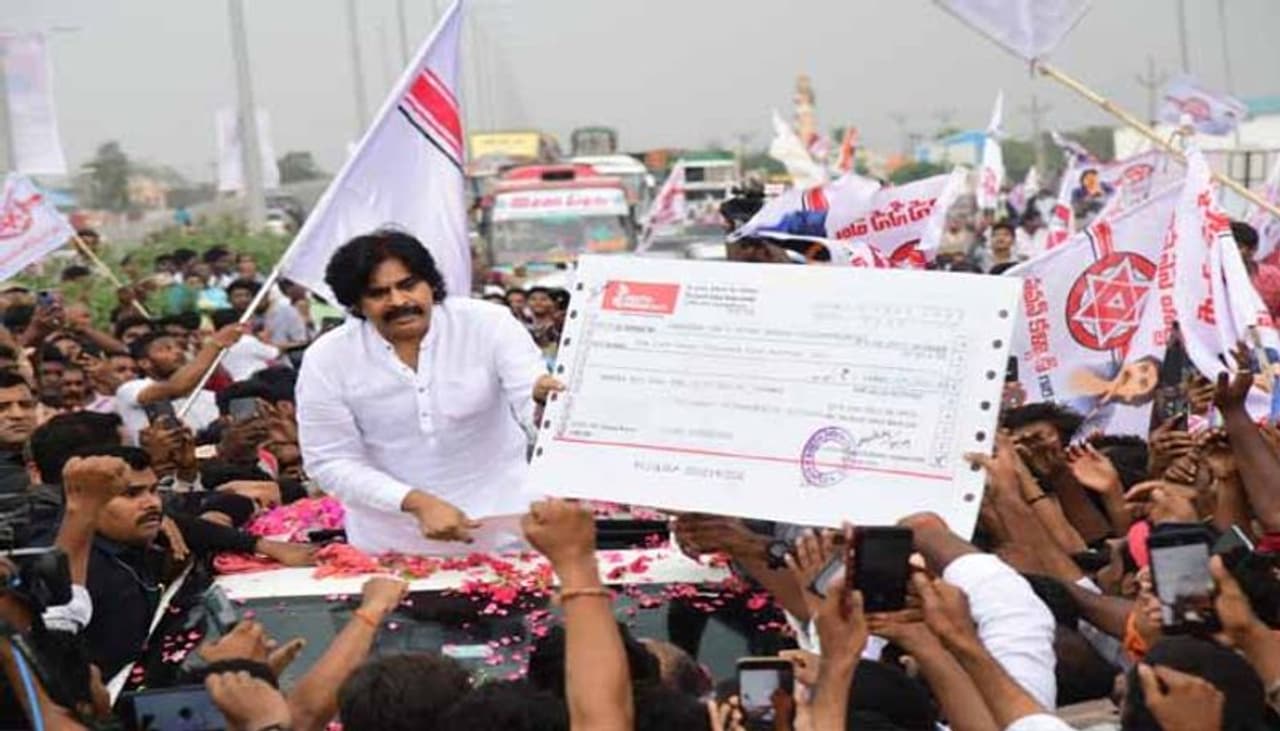 Jana Sena Cadre Grand Welcomes TO Jana Sena Chief Pawan Kalyan In Guntur District