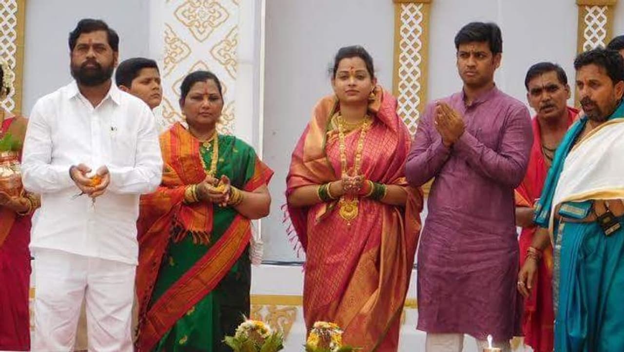 ஏக்நாத் ஷிண்டேவின் குடும்பம்: