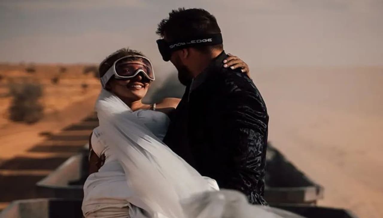 Dangerous honeymoon photoshoot