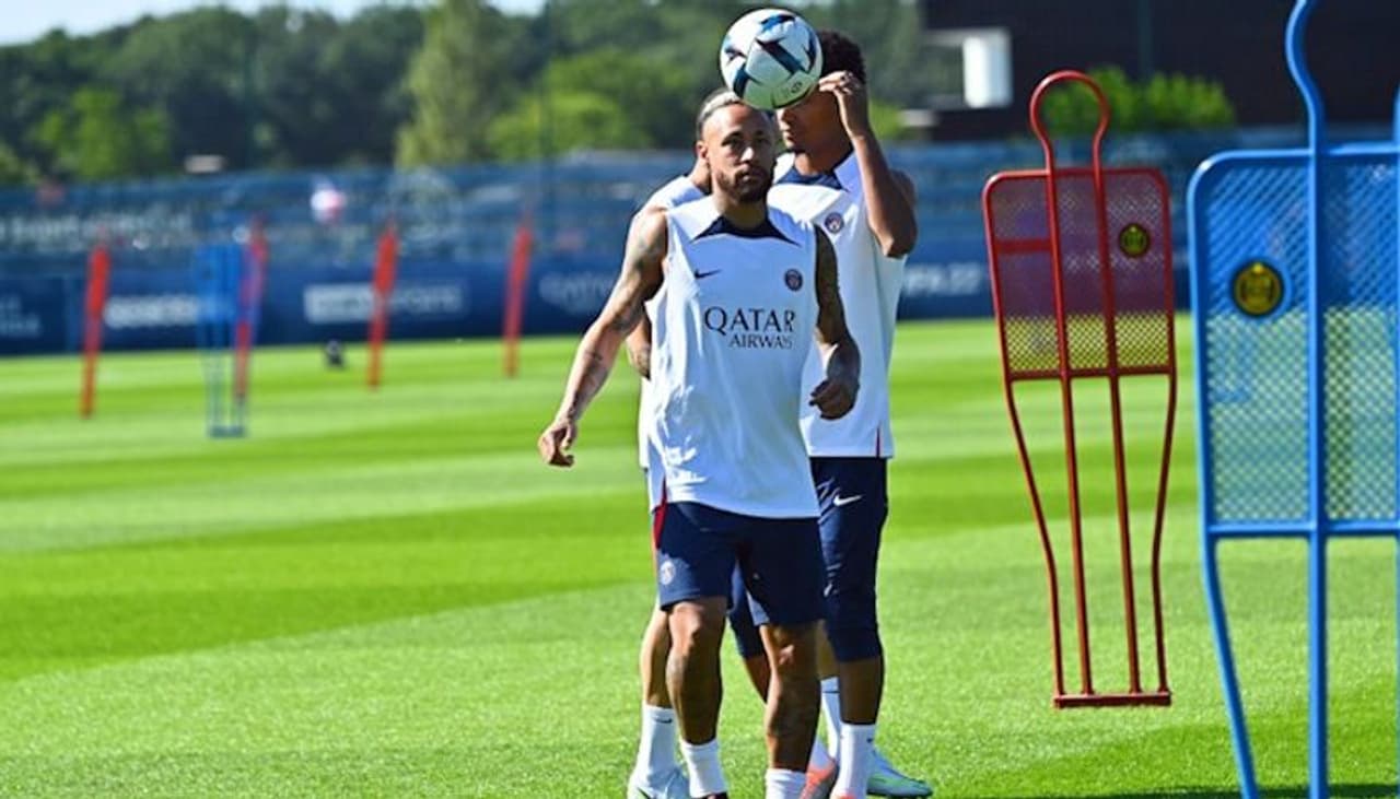 রবিবার ৩১ বছর পূর্ণ করলেন ব্রাজিল ও প্যারিস সাঁ জা র তারকা নেইমার জুনিয়র