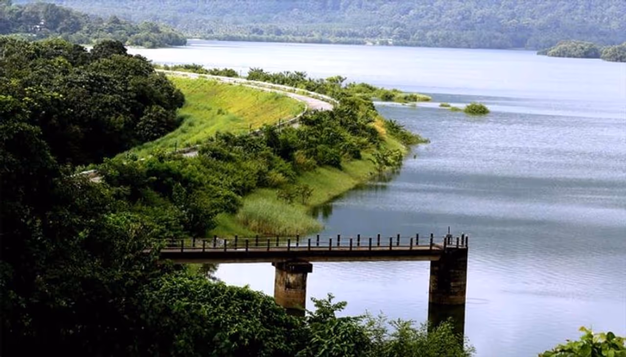 Sholayar Dam: