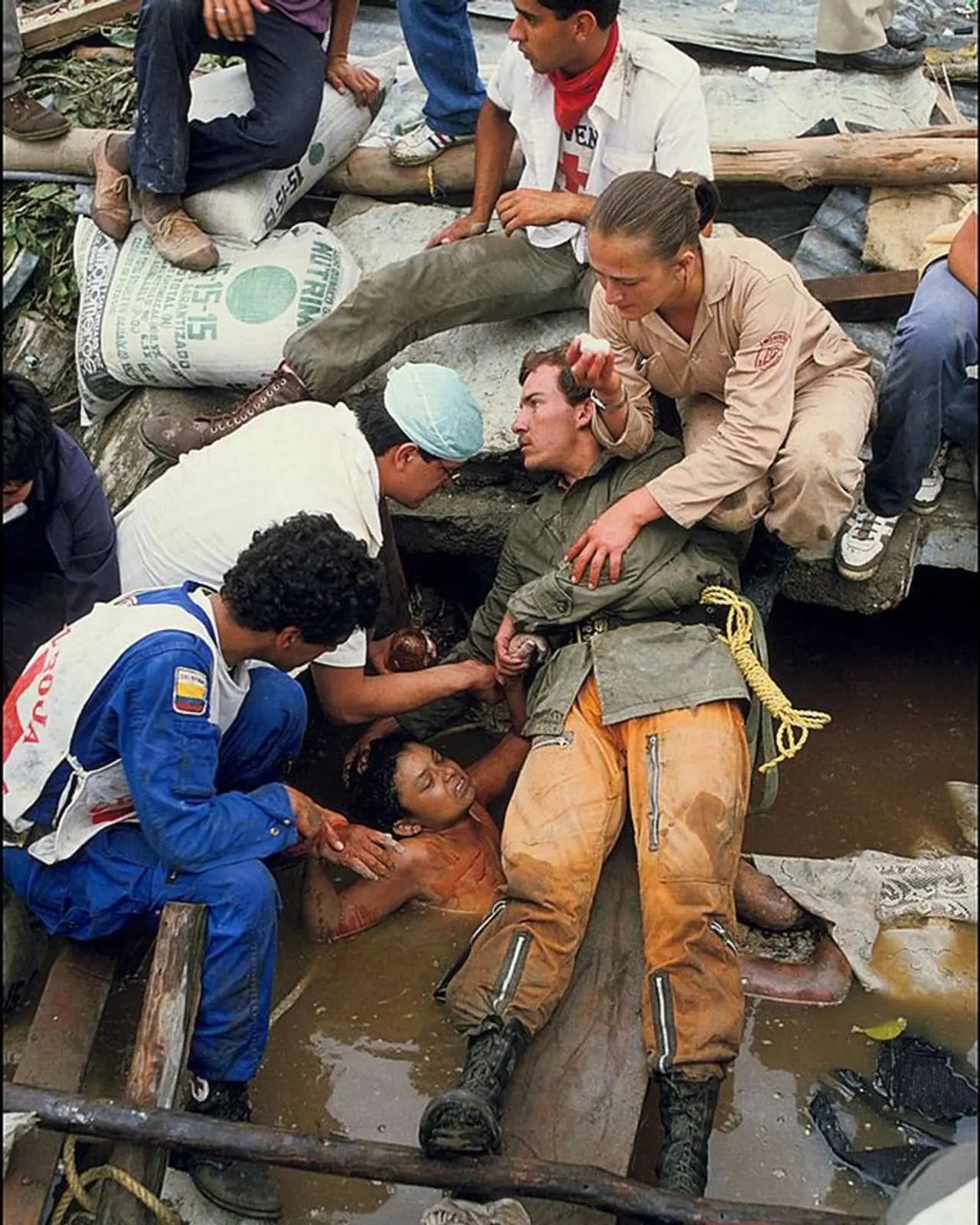 বাঁচার আপ্রাণ চেষ্টা বাঁচার আপ্রাণ চেষ্টা