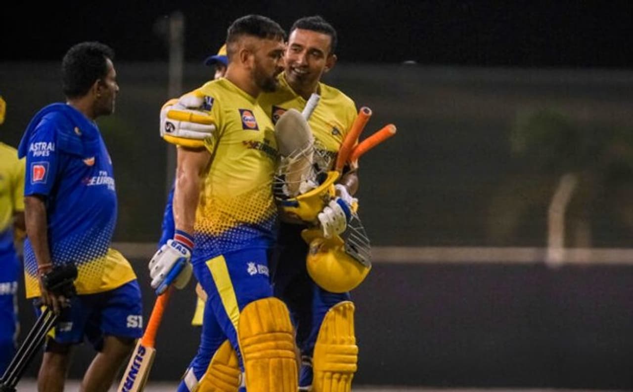 Dhoni Uthappa Dhoni Uthappa