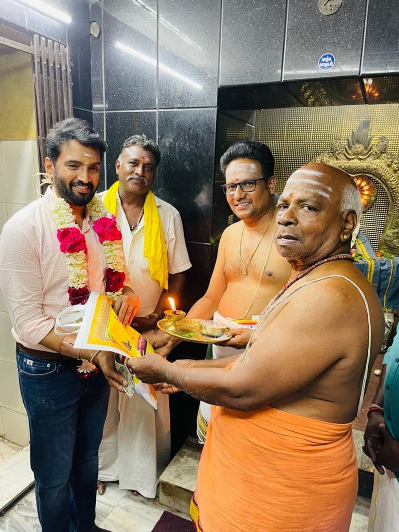 actor santham actor santham