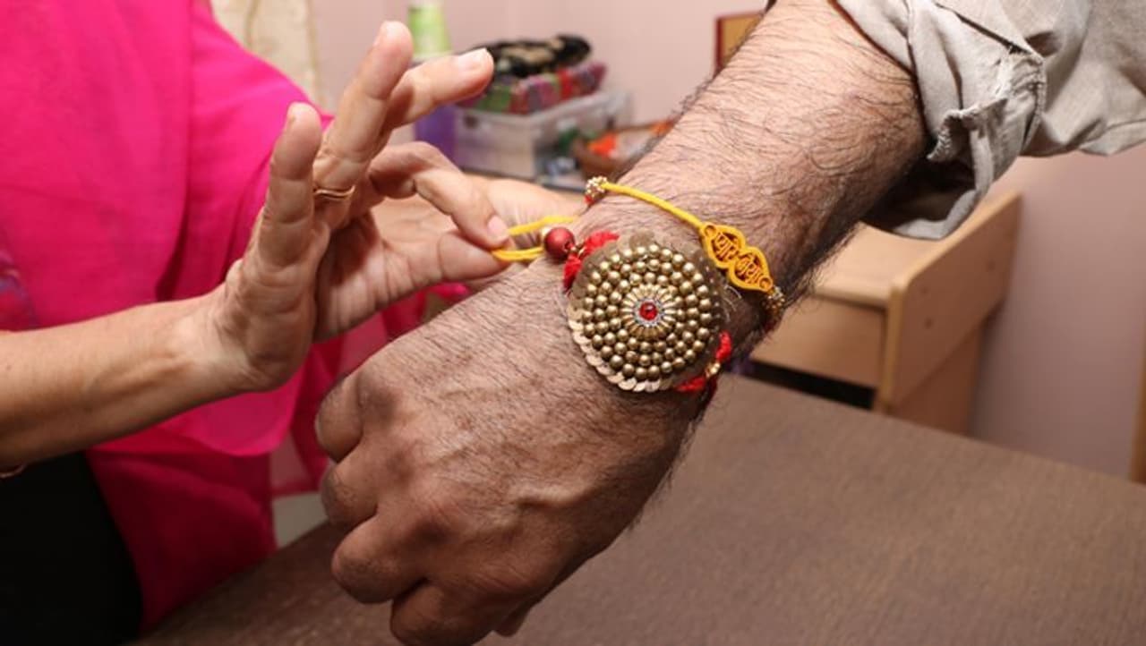 ரக்ஷா பந்தன் (ராக்கி கயிறு) ரக்ஷா பந்தன் (ராக்கி கயிறு)