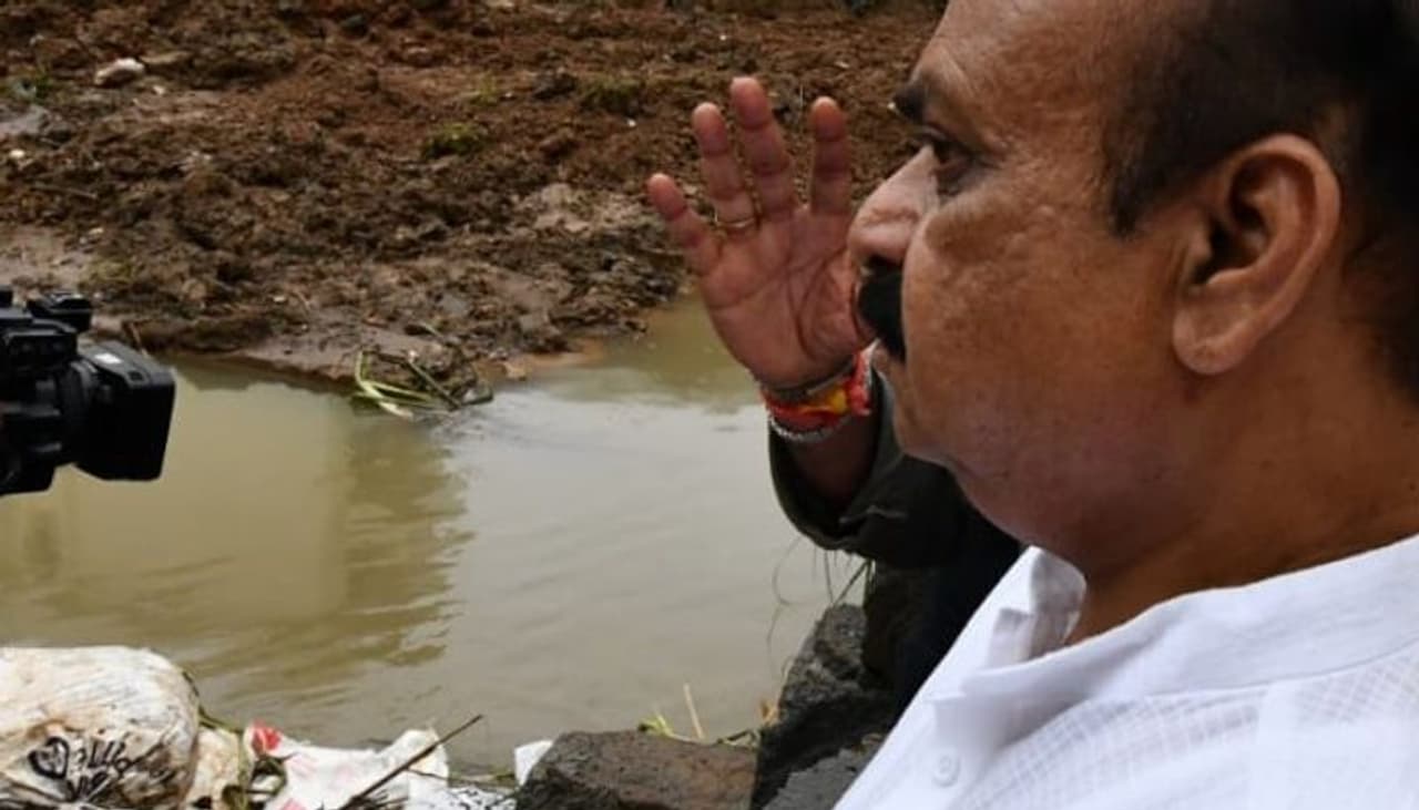 ಅಧಿಕಾರಿಗಳಿಗೆ ಹಿಗ್ಗಾಮುಗ್ಗಾ ತರಾಟೆ ತೆಗೆದುಕೊಂಡ ಸಿಎಂ