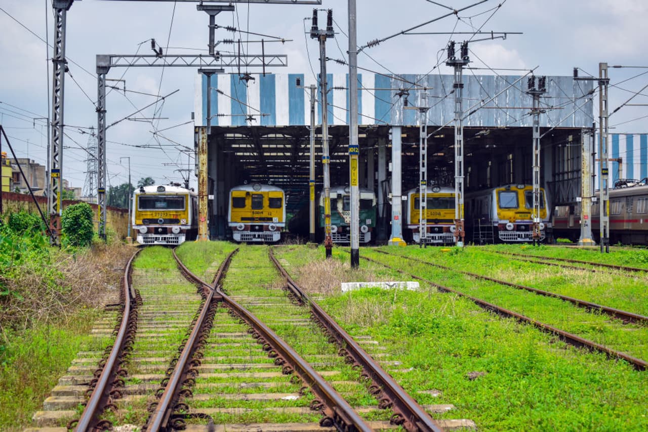 এবারের সপ্তাহান্তে ফের হাওড়া স্টেশন থেকে ফের বন্ধ থাকছে বেশ কিছু লোকাল ট্রেন