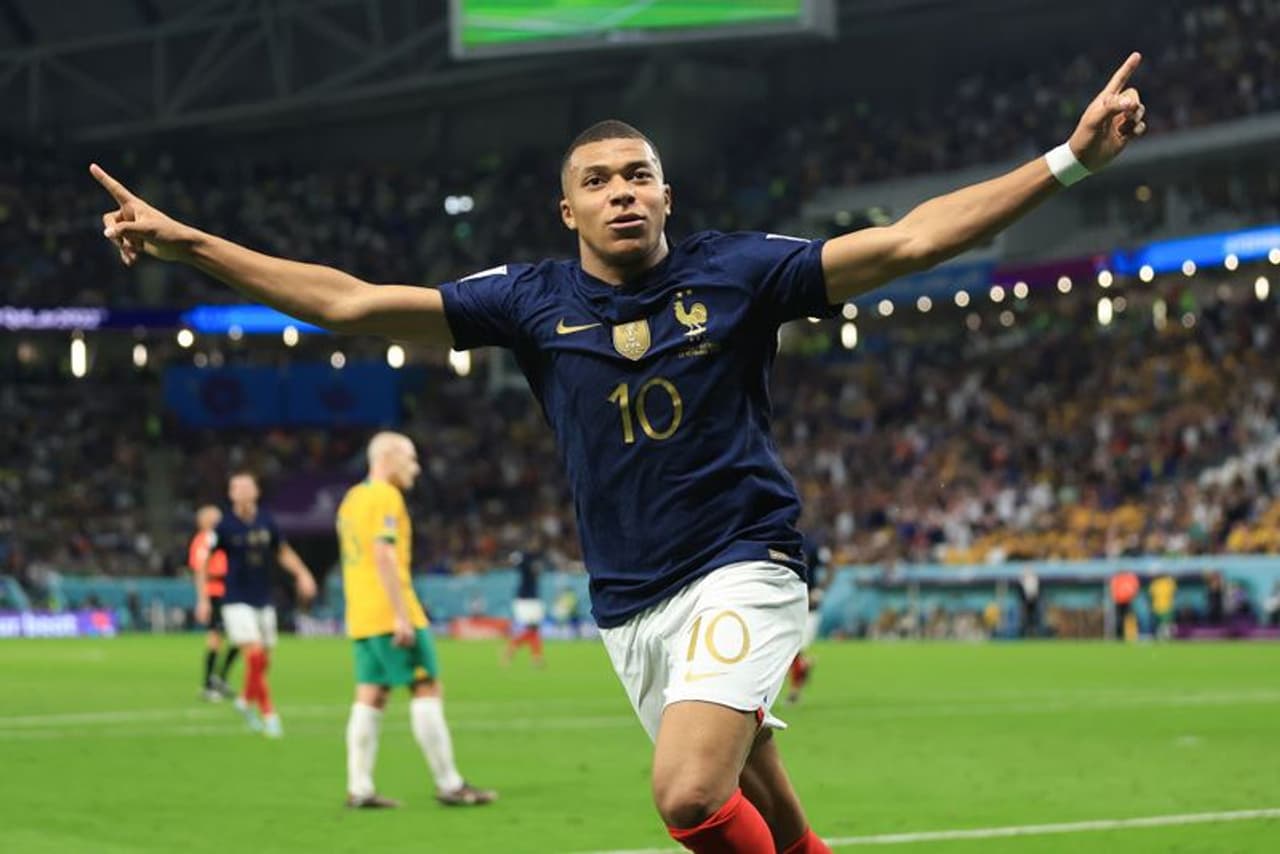 প্যারিস সাঁ জা র হয়ে একাই ৫ গোল করলেন কিলিয়ান এমবাপে, তাঁর দল জিতল ৭ ০ প্যারিস সাঁ জা র হয়ে একাই ৫ গোল করলেন কিলিয়ান এমবাপে, তাঁর দল জিতল ৭ ০