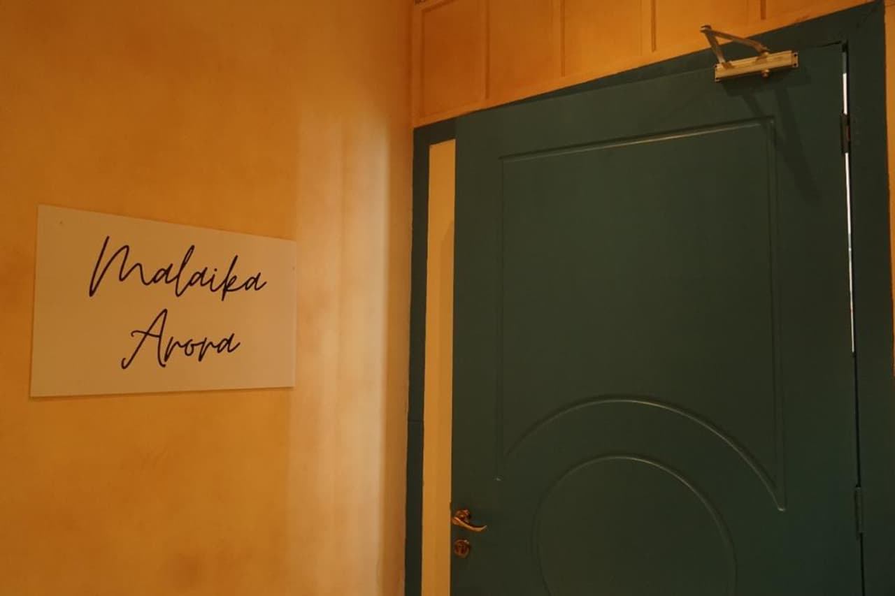 মুভিং ইন উইথ মালাইকা মুভিং ইন উইথ মালাইকা