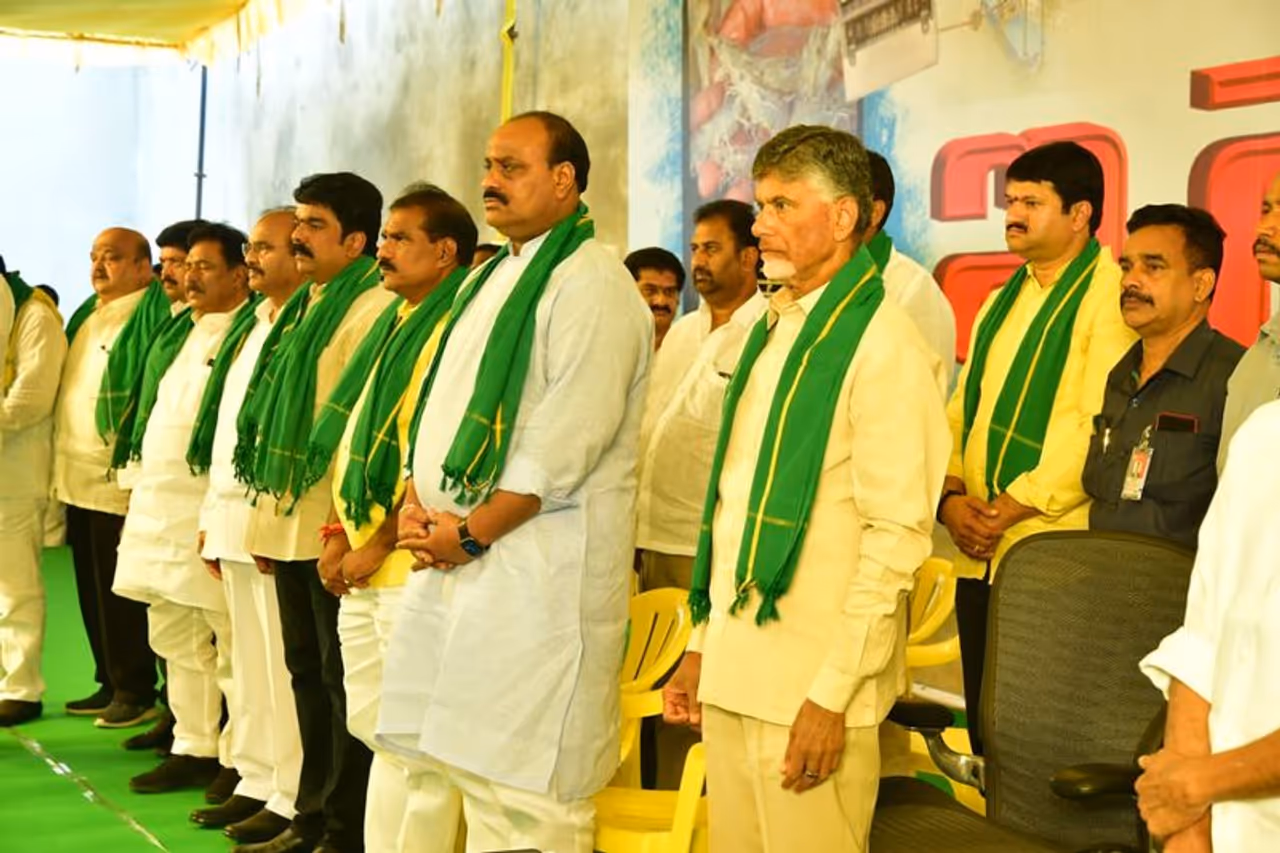 ఇక నుండి ప్రతి నెల రెండు సర్వేలు: నేతల పనితీరుపై బాబు ఫోకస్